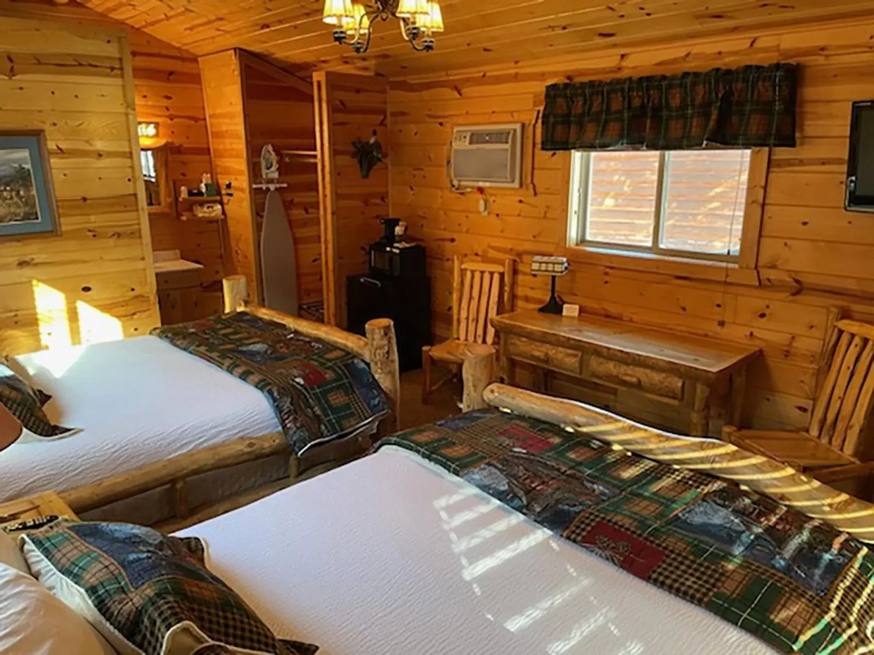 Bedroom, Bed in Badlands Frontier Cabins