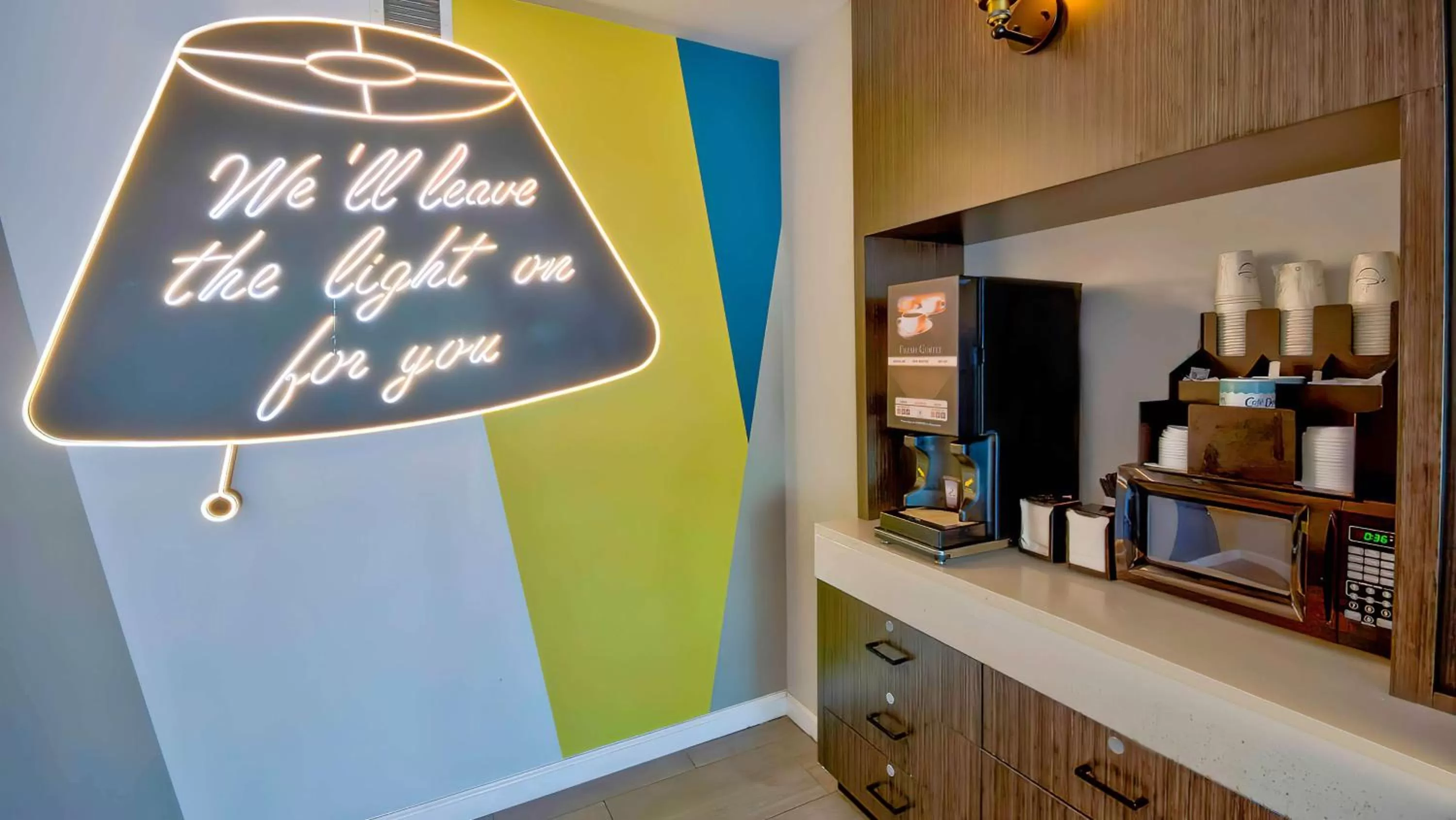 Restaurant/places to eat in Motel 6 Louisville, Ky- Airport/ Fair Expo