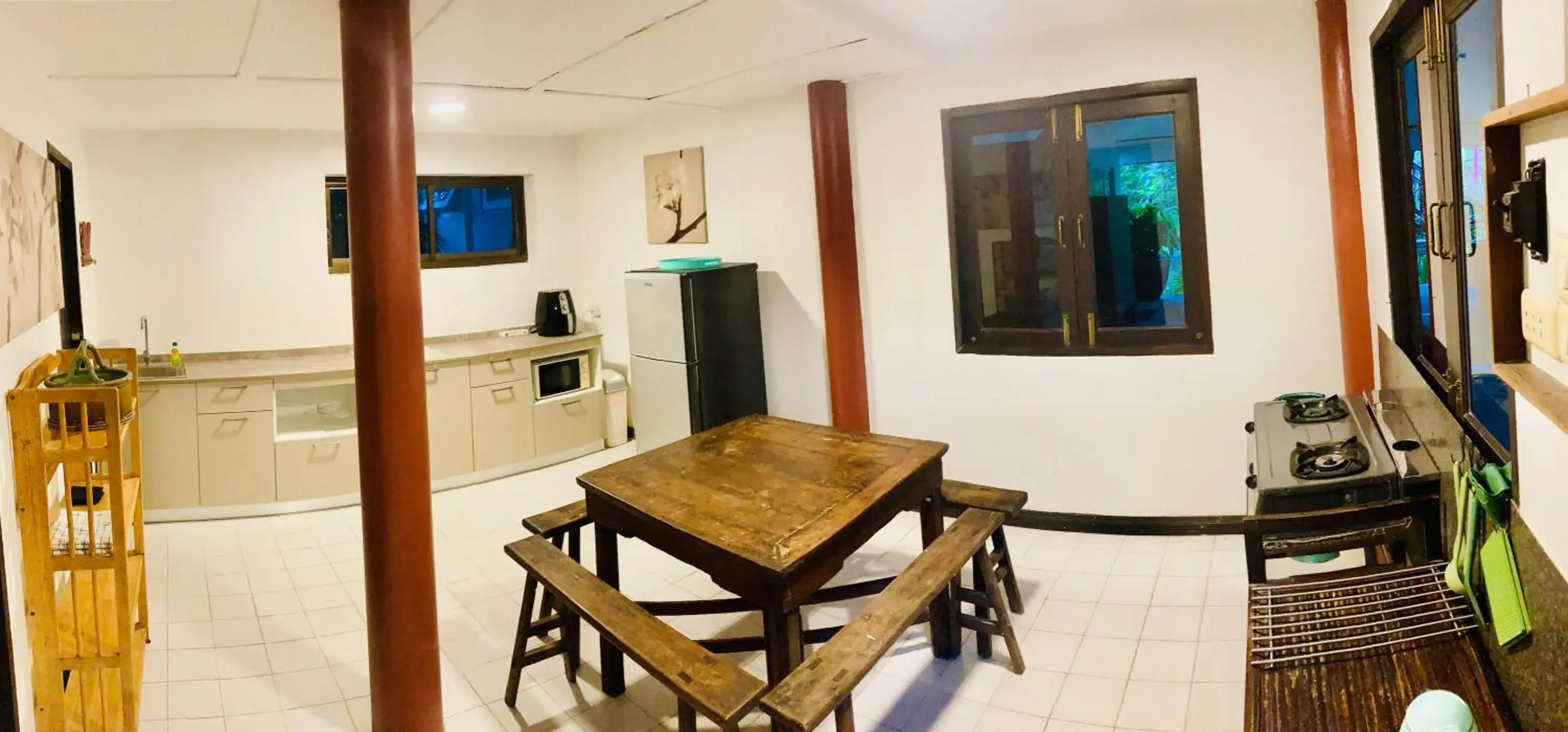 Kitchen or kitchenette, Dining Area in Ban Keaw Villas
