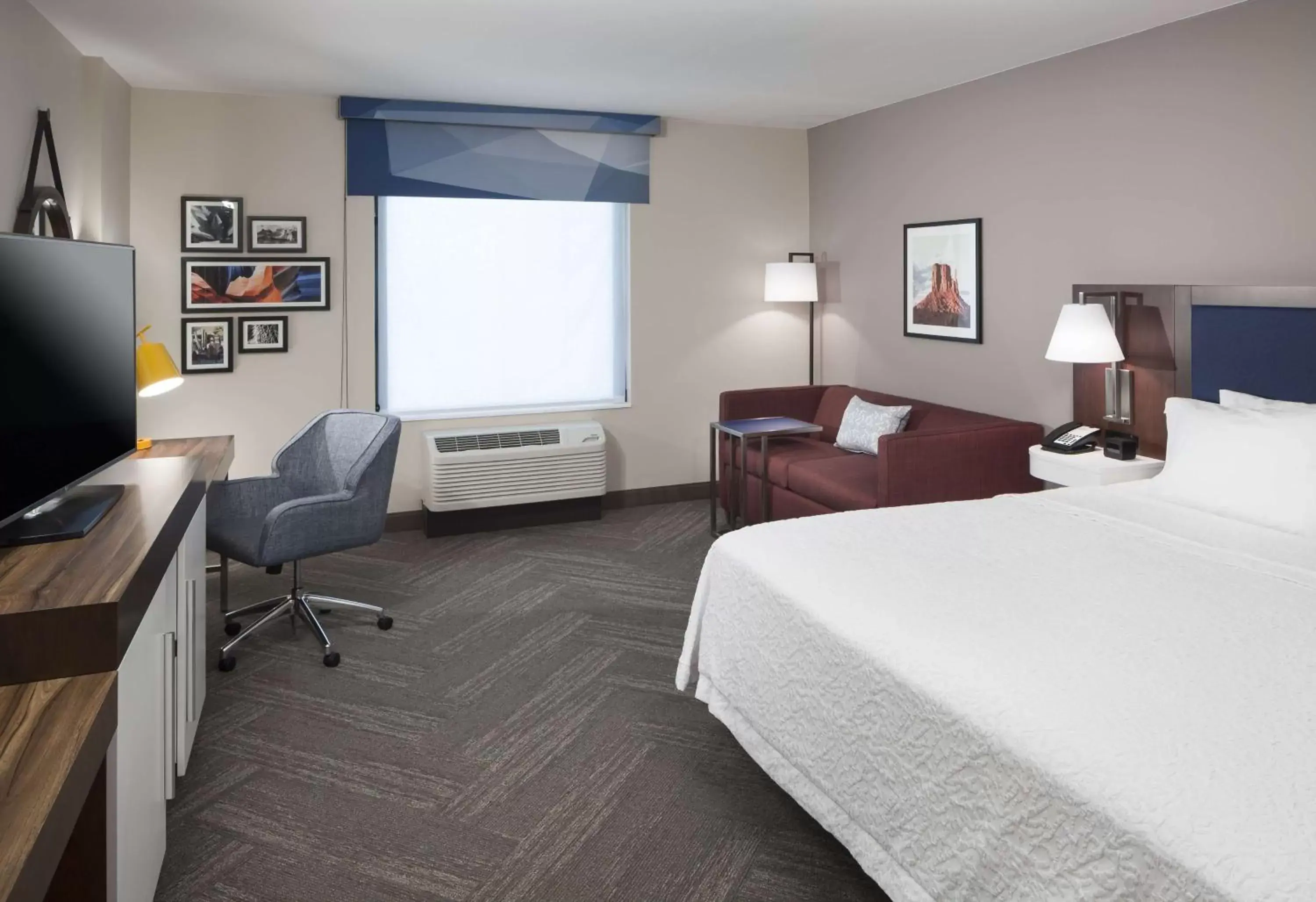 Bedroom, Bed in Hampton Inn & Suites Phoenix Downtown