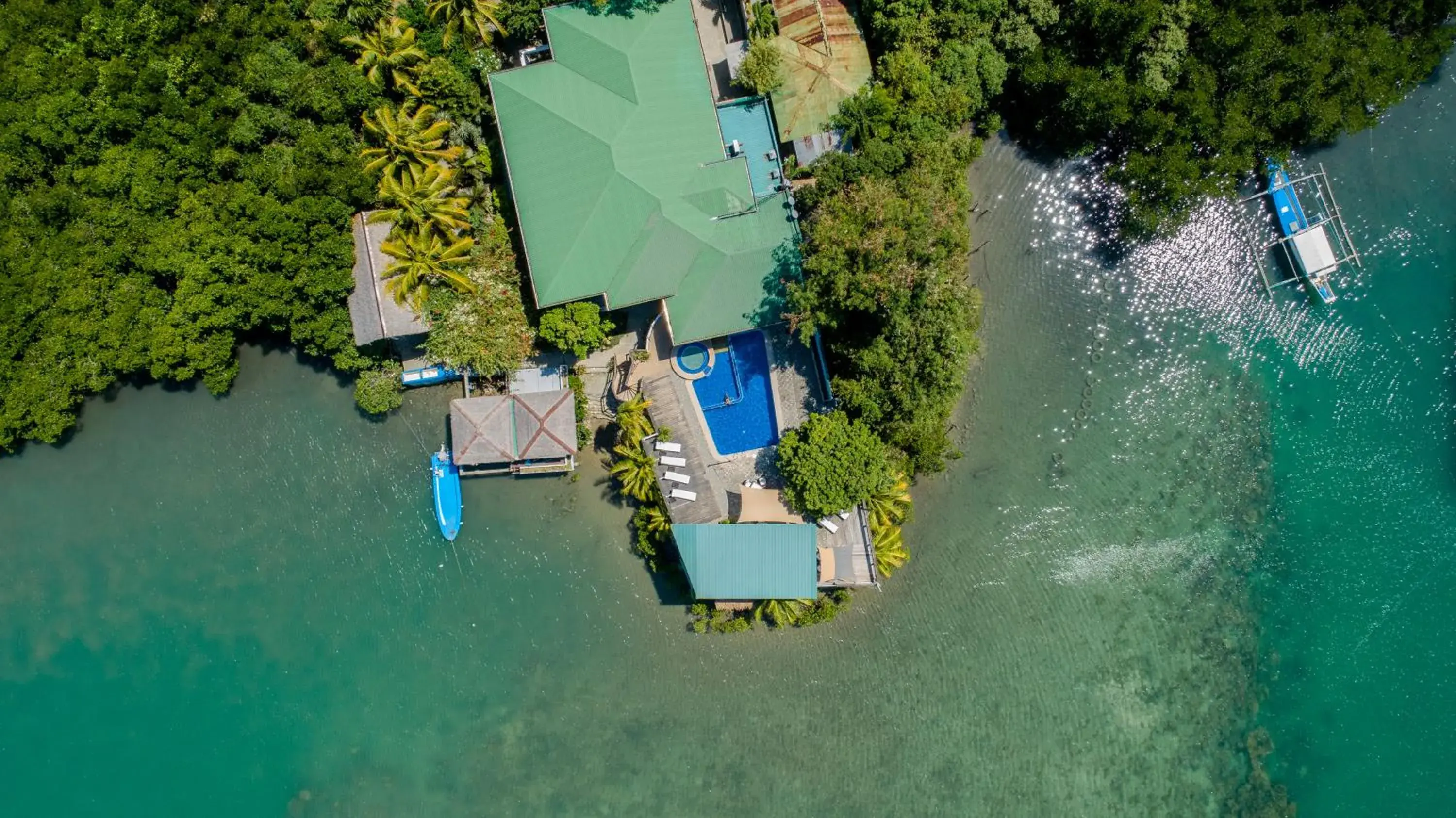 Property building, Bird's-eye View in Edgewater Dive & Spa Resort