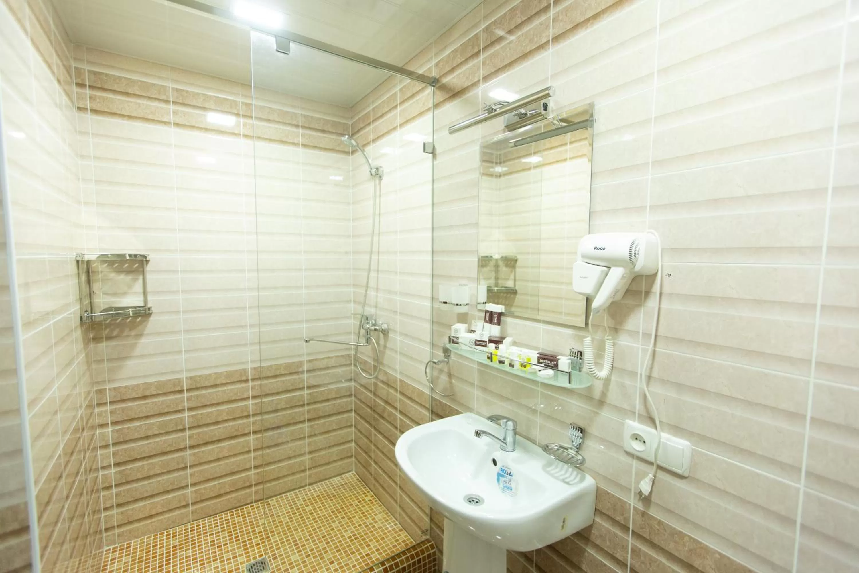 Shower in Mirzo Boutique Hotel