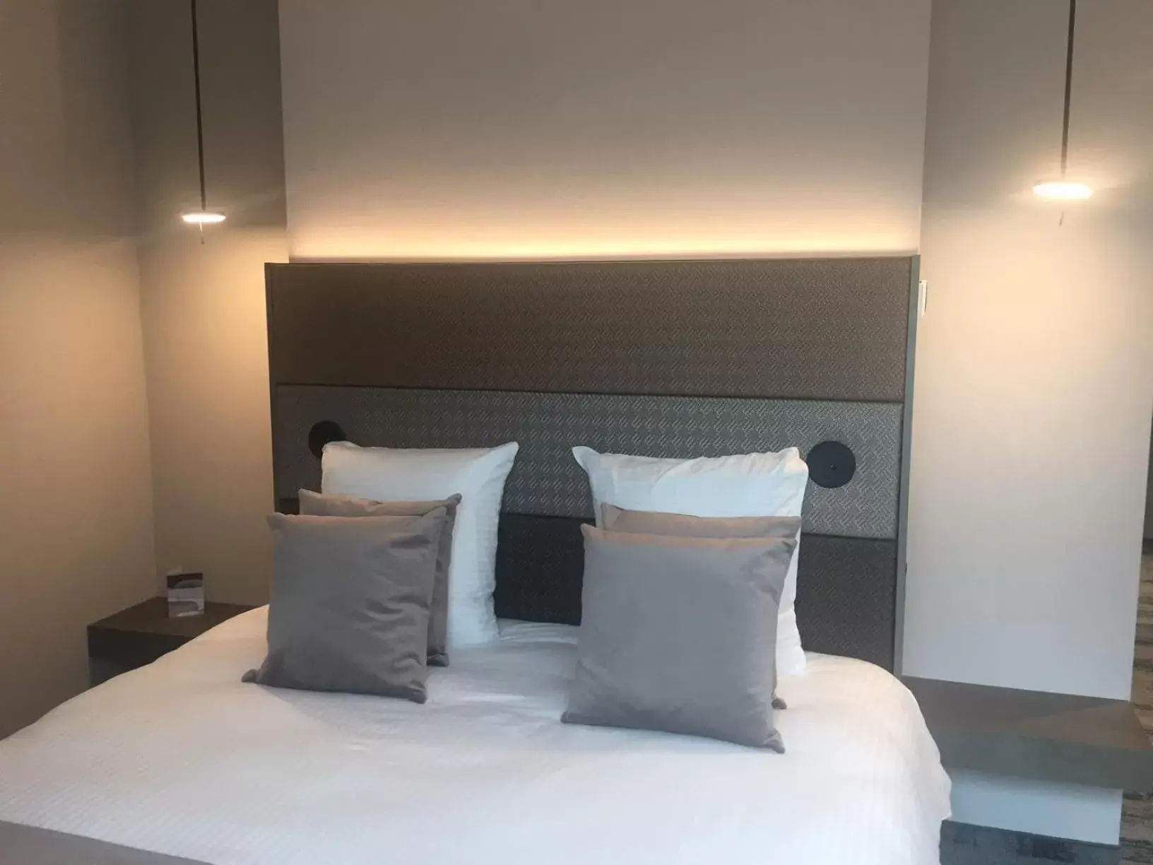 Bed in Hotel Charleroi Airport - Van Der Valk