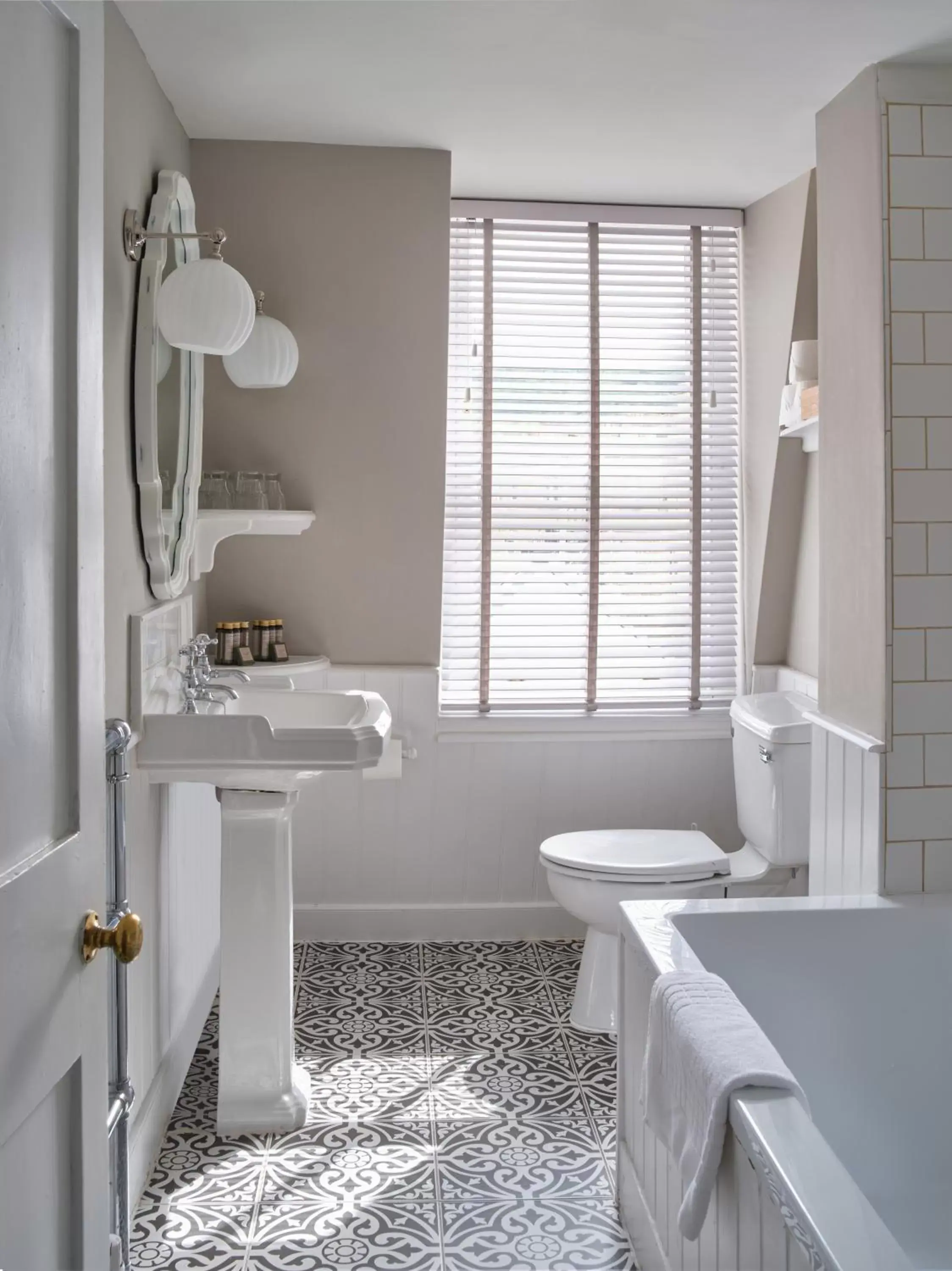 Toilet, Bathroom in Henrietta House, a member of Radisson Individuals