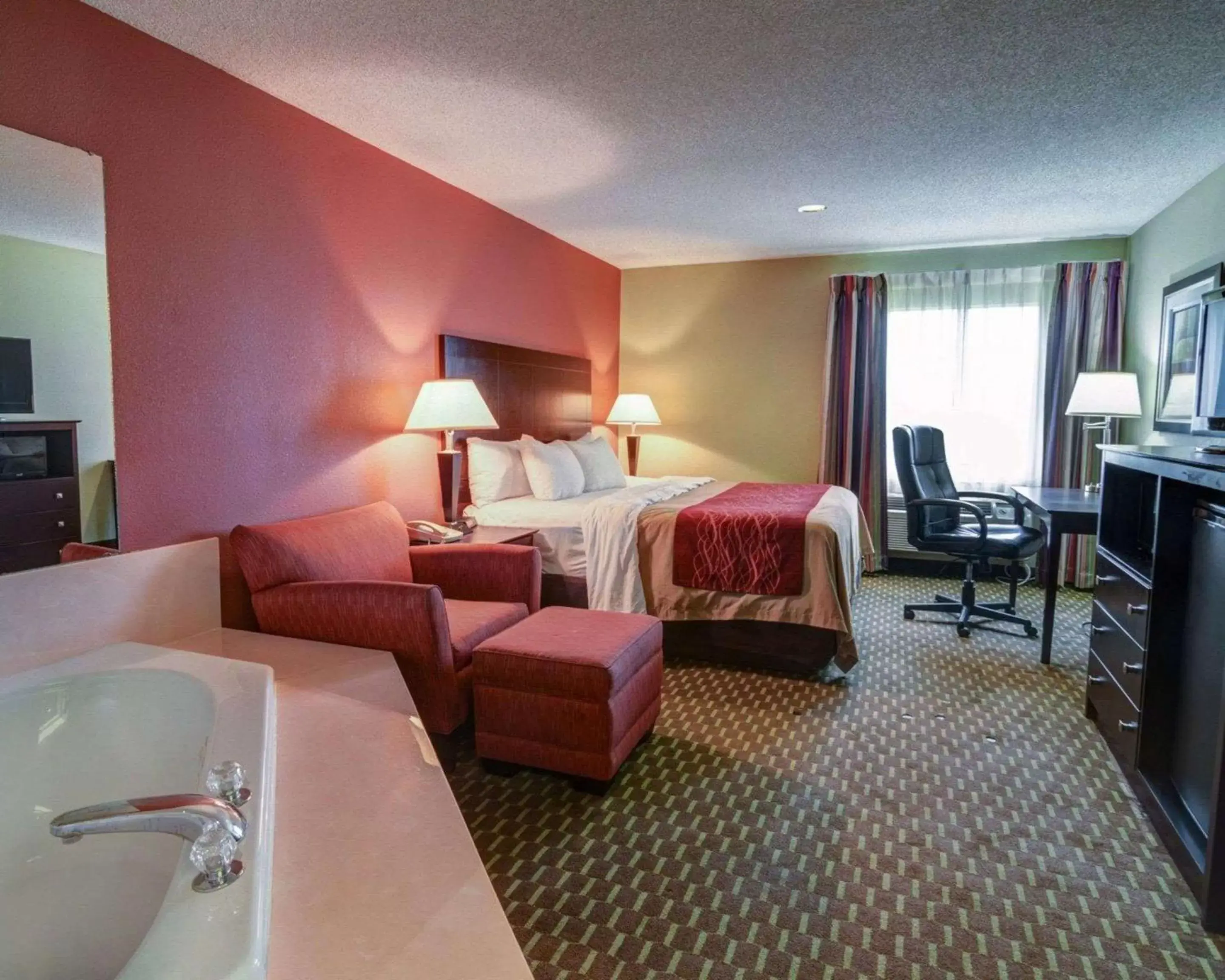 Photo of the whole room in Quality Inn & Suites Pine Bluff AR