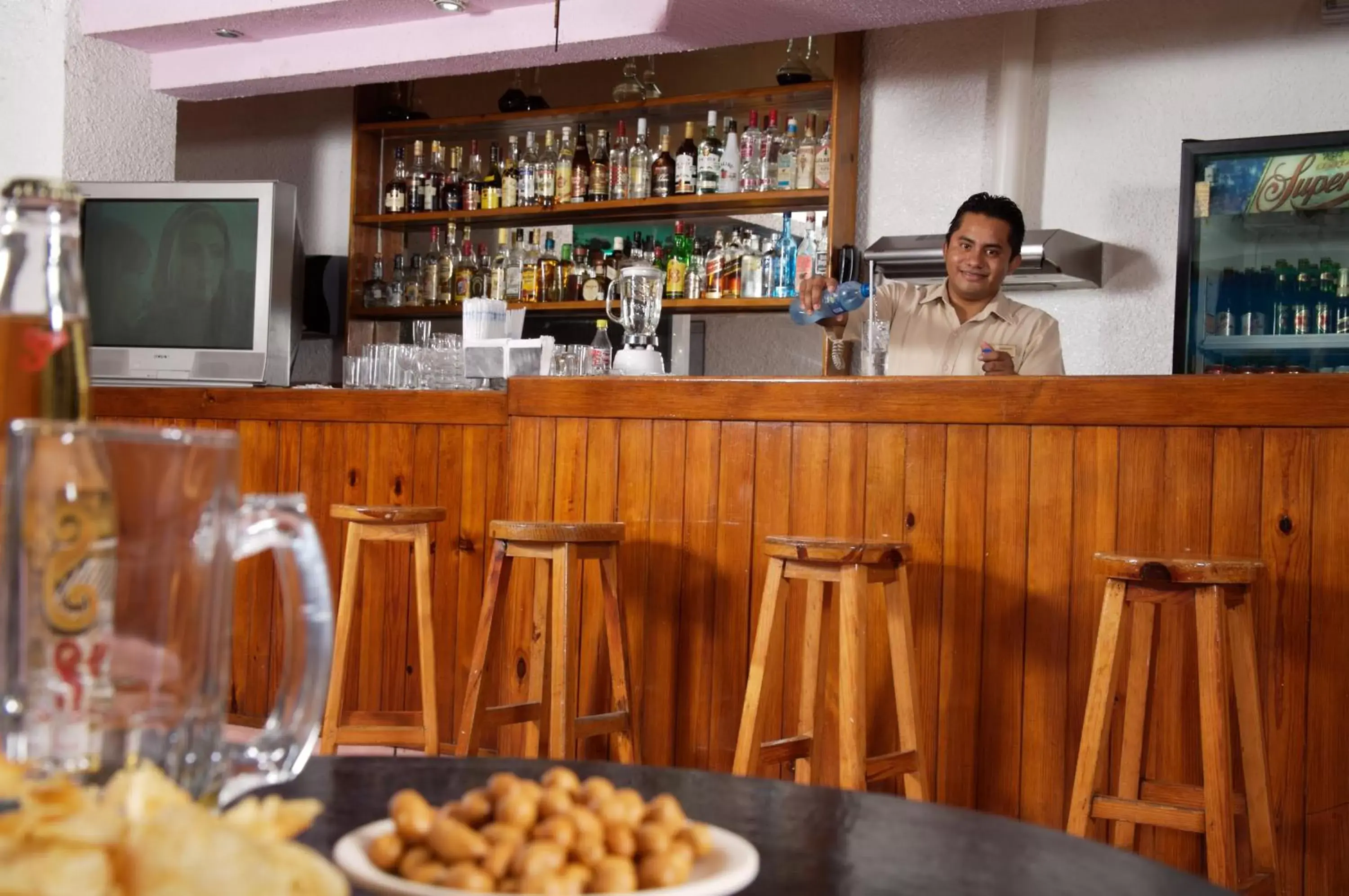 Staff, Lounge/Bar in Hotel Antillano