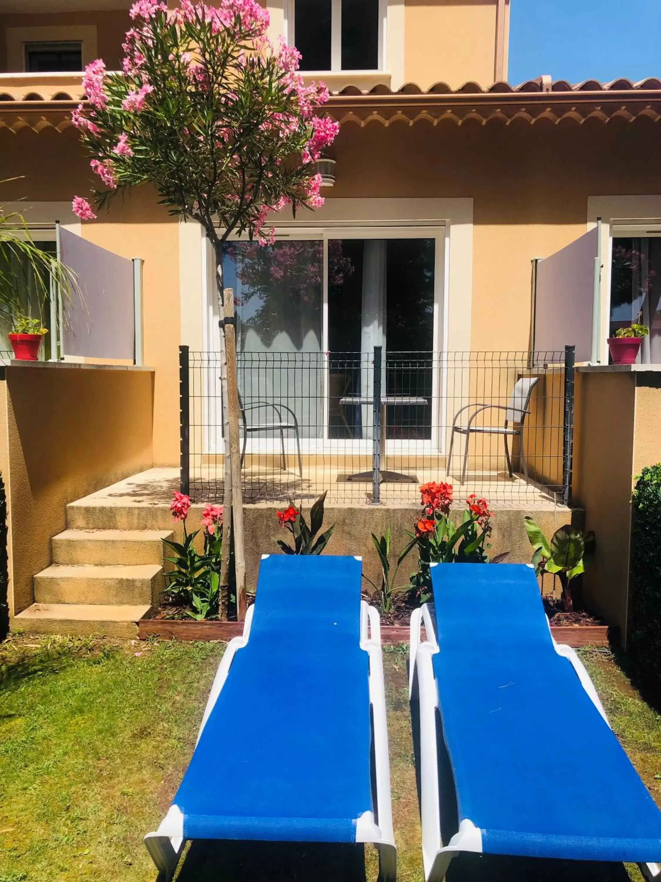 Balcony/Terrace, Swimming Pool in Lou Meinado