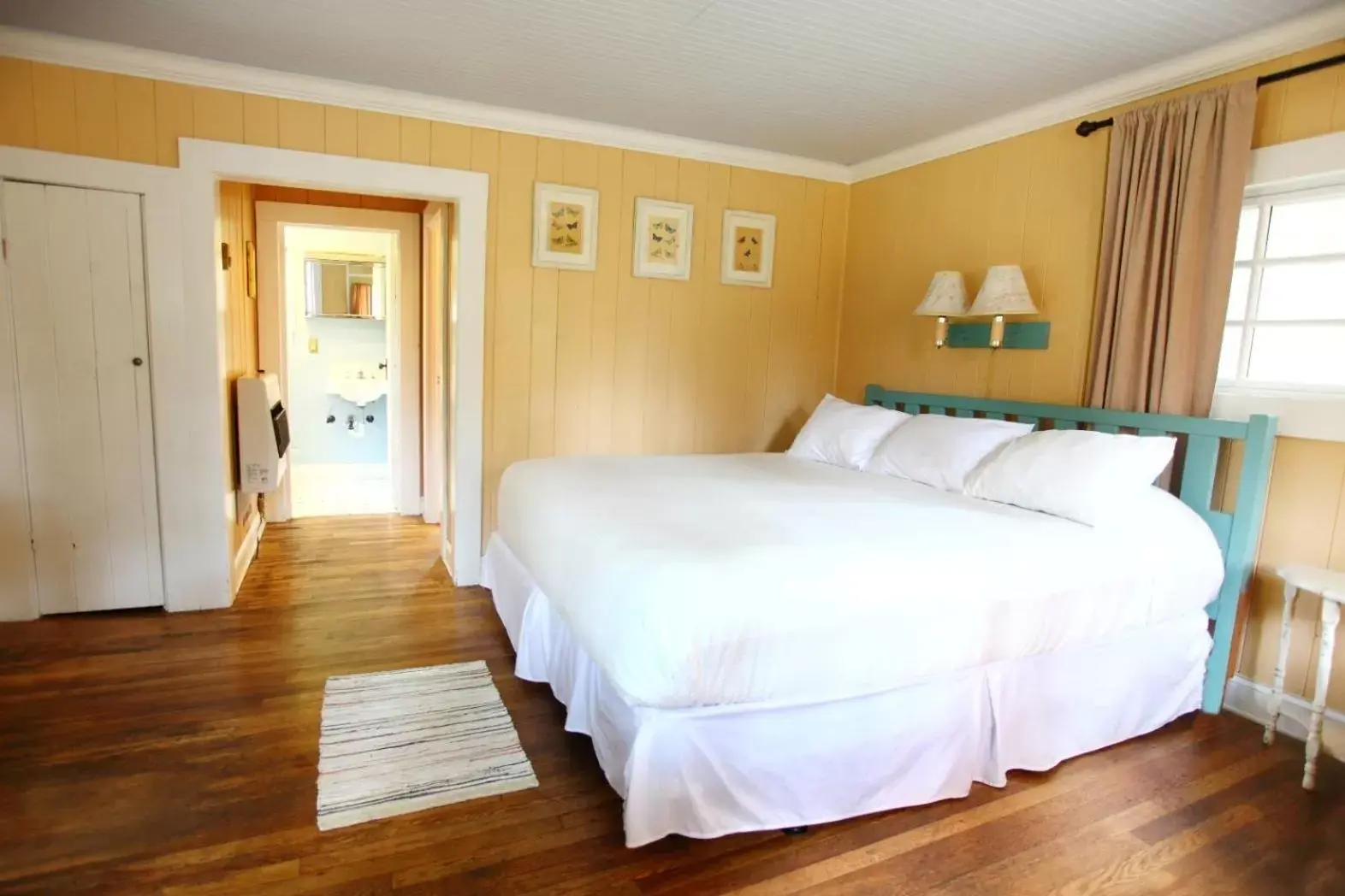 Photo of the whole room, Bed in The Pines Cottages