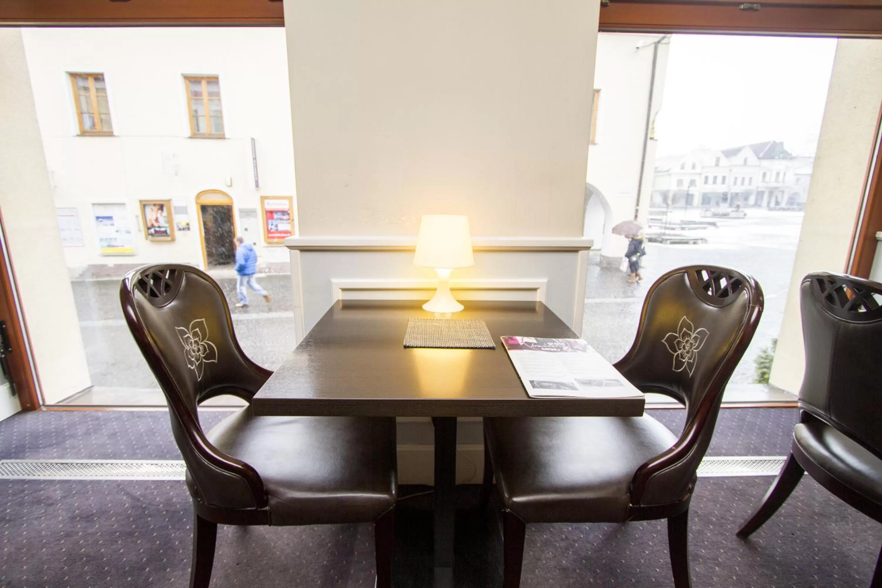 Restaurant/places to eat in Hotel Grand