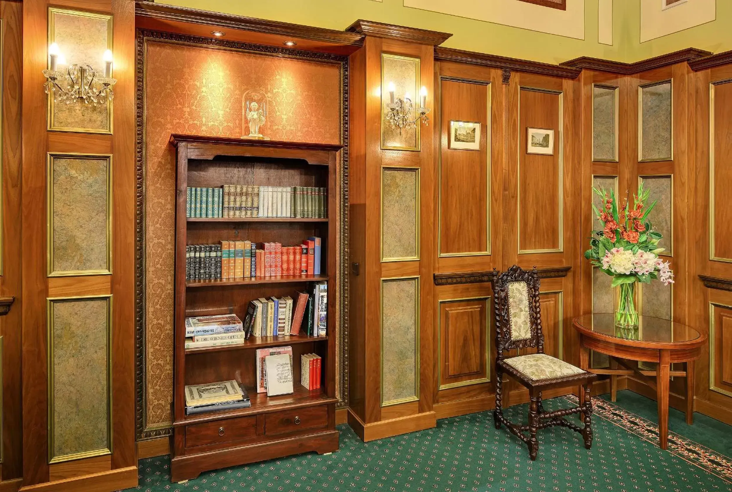 Library in Hotel Bellevue Wien