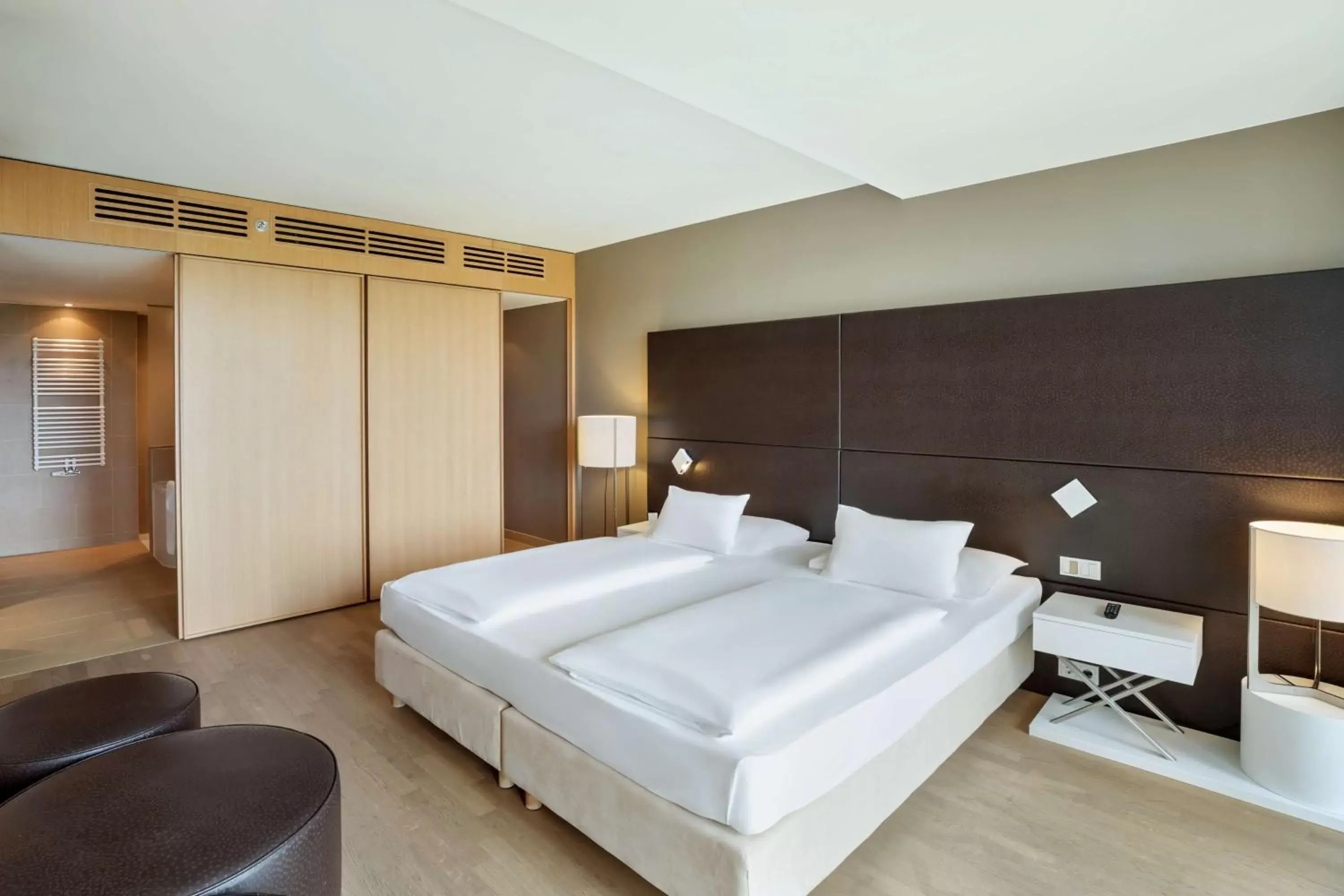 Bathroom, Bed in Doubletree by Hilton Vienna Schonbrunn