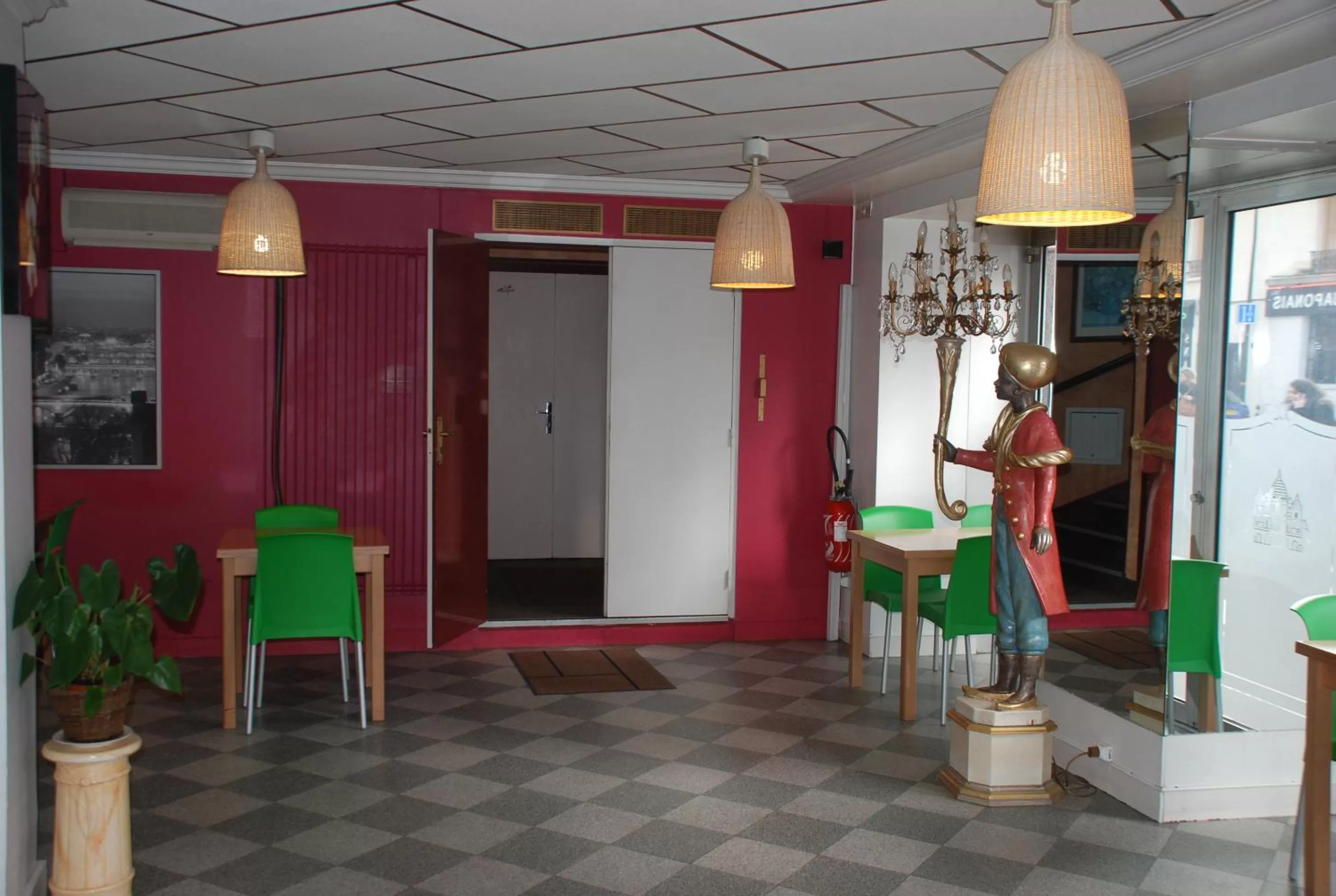 Restaurant/places to eat in Residence De La Tour Paris-Malakoff