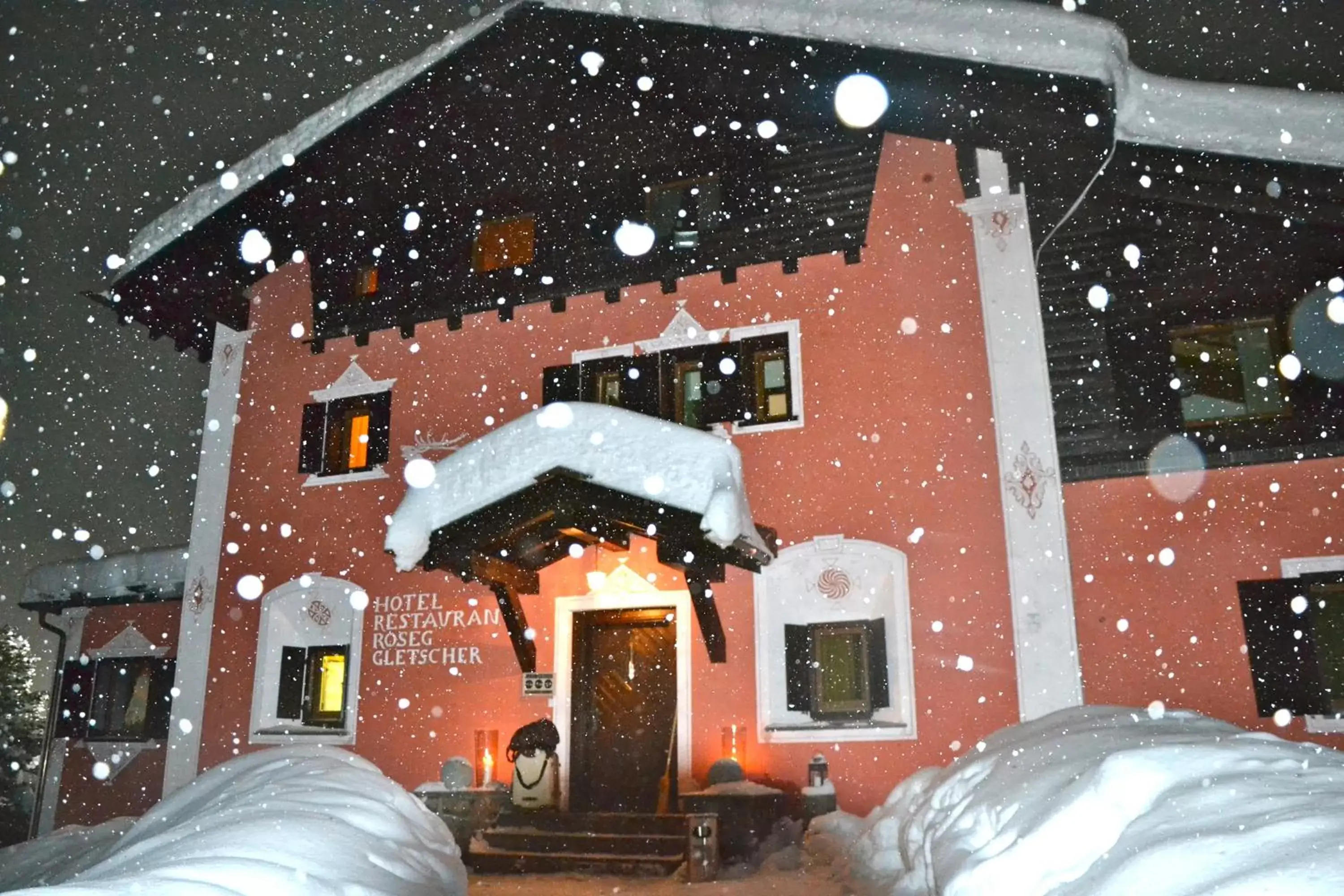 Night, Winter in Hotel Roseg-Gletscher