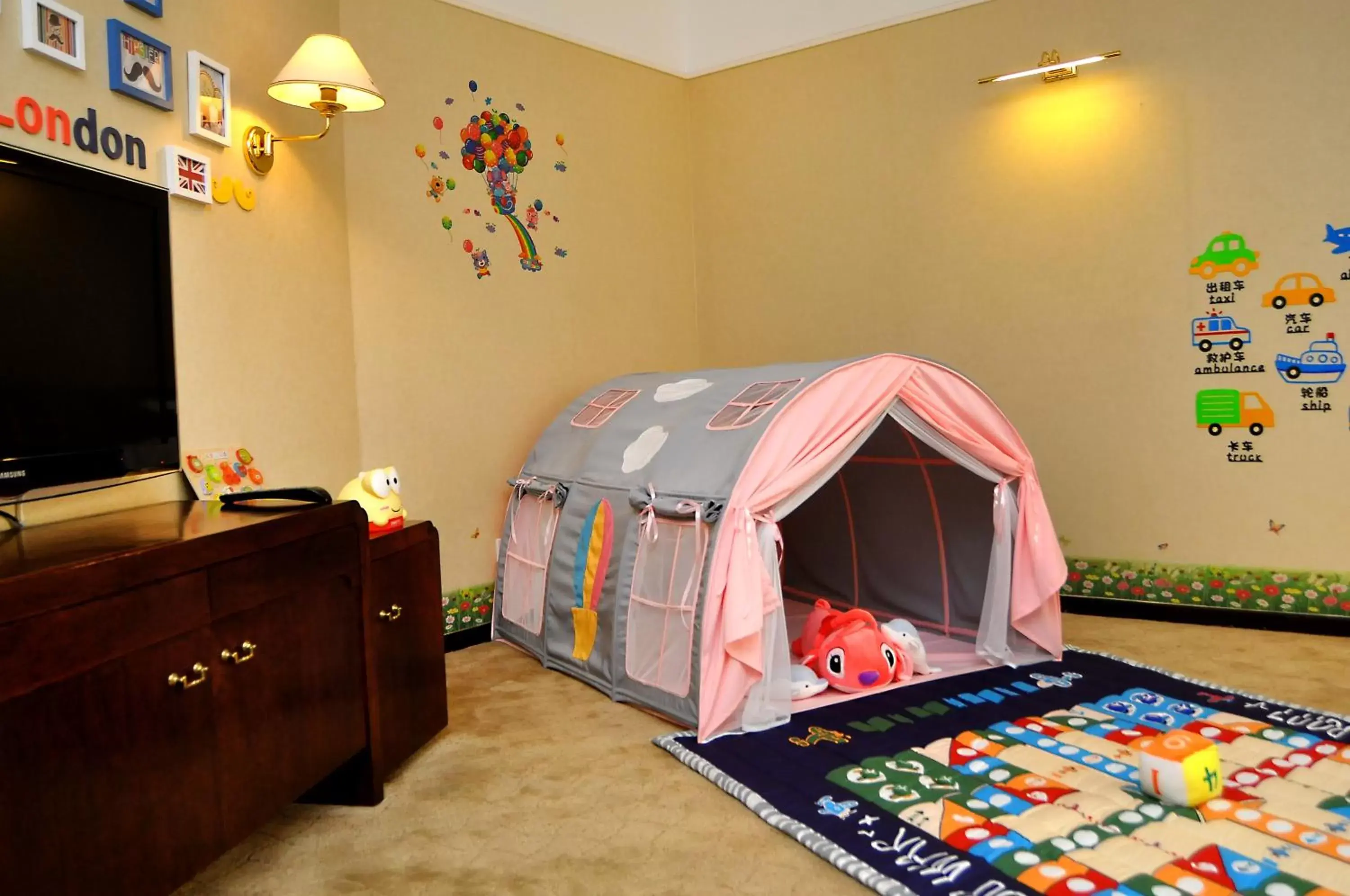 Children play ground in Zhongshan International Hotel