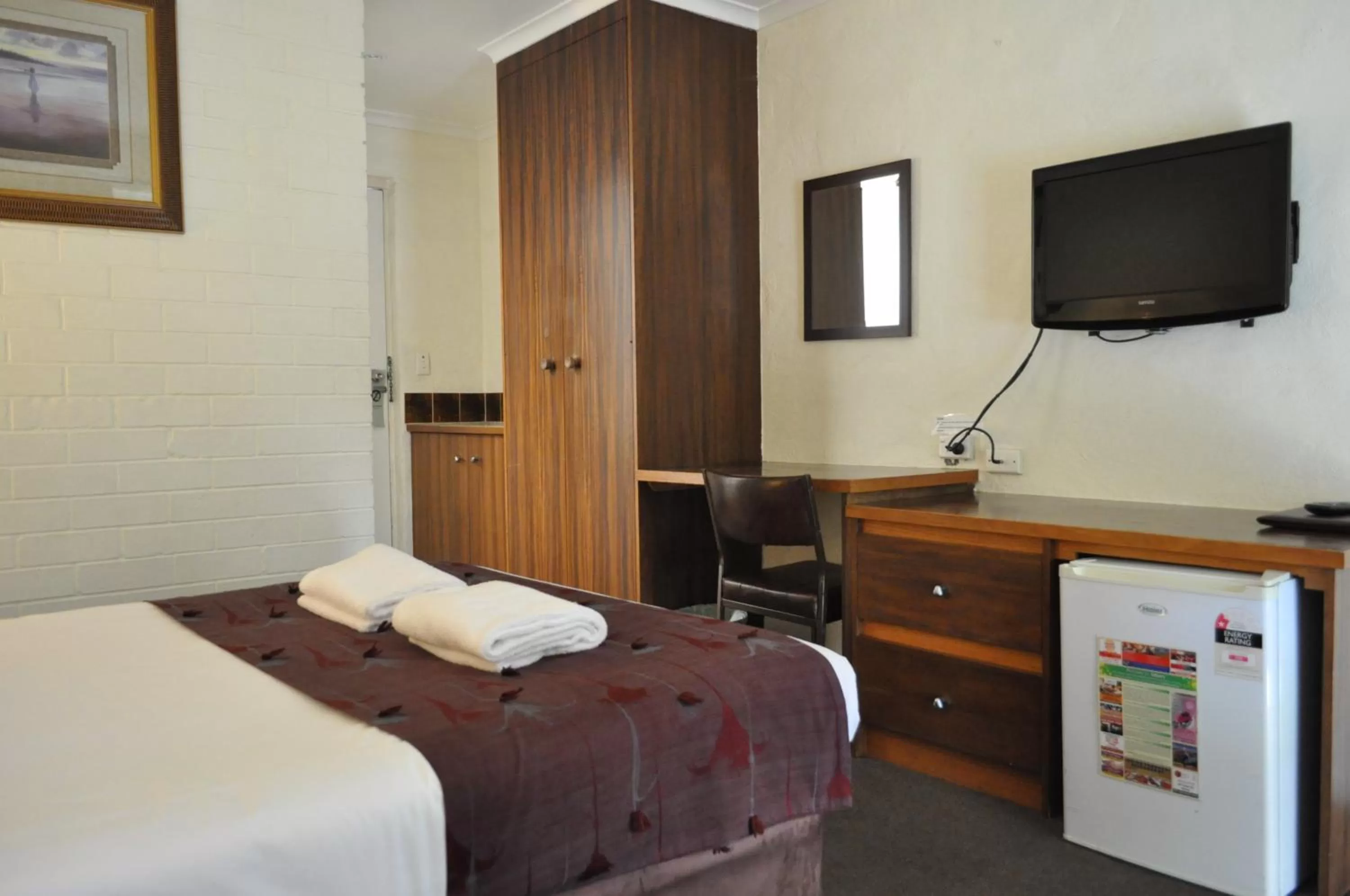 Photo of the whole room, Bed in Albury Burvale Motor Inn