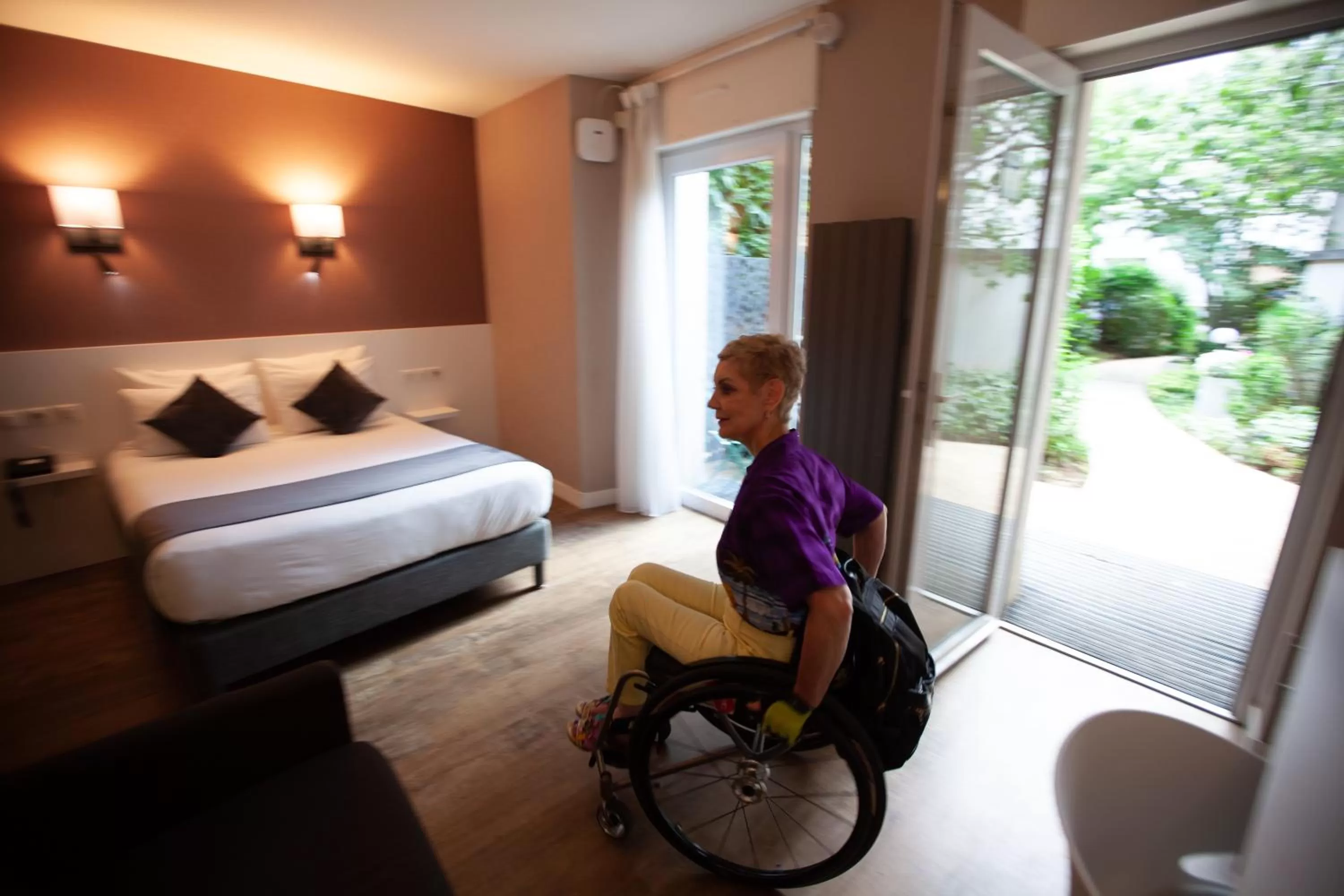 People in HOTEL DE PARIS MONTPARNASSE