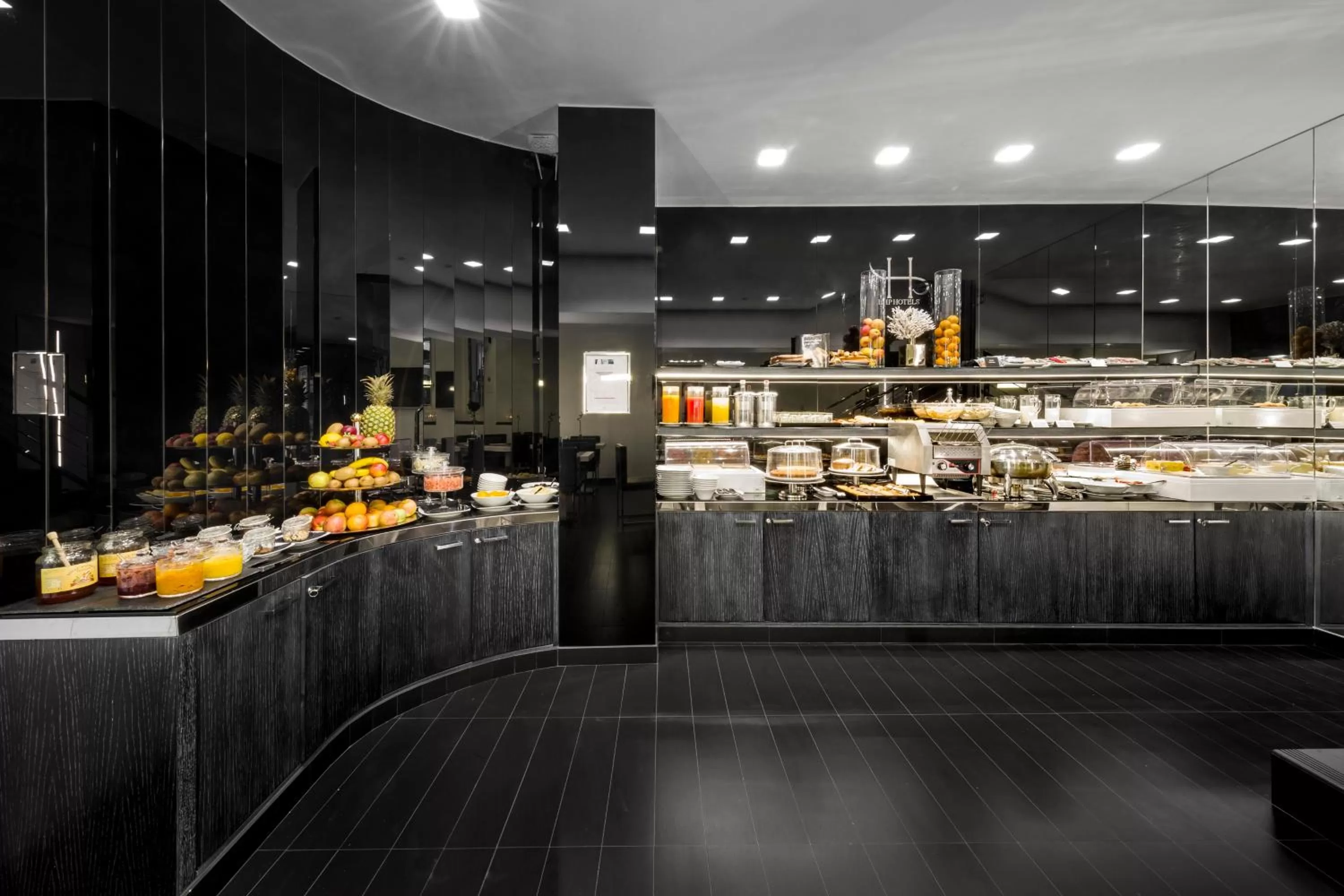 Restaurant/places to eat in LHP Hotel River & SPA