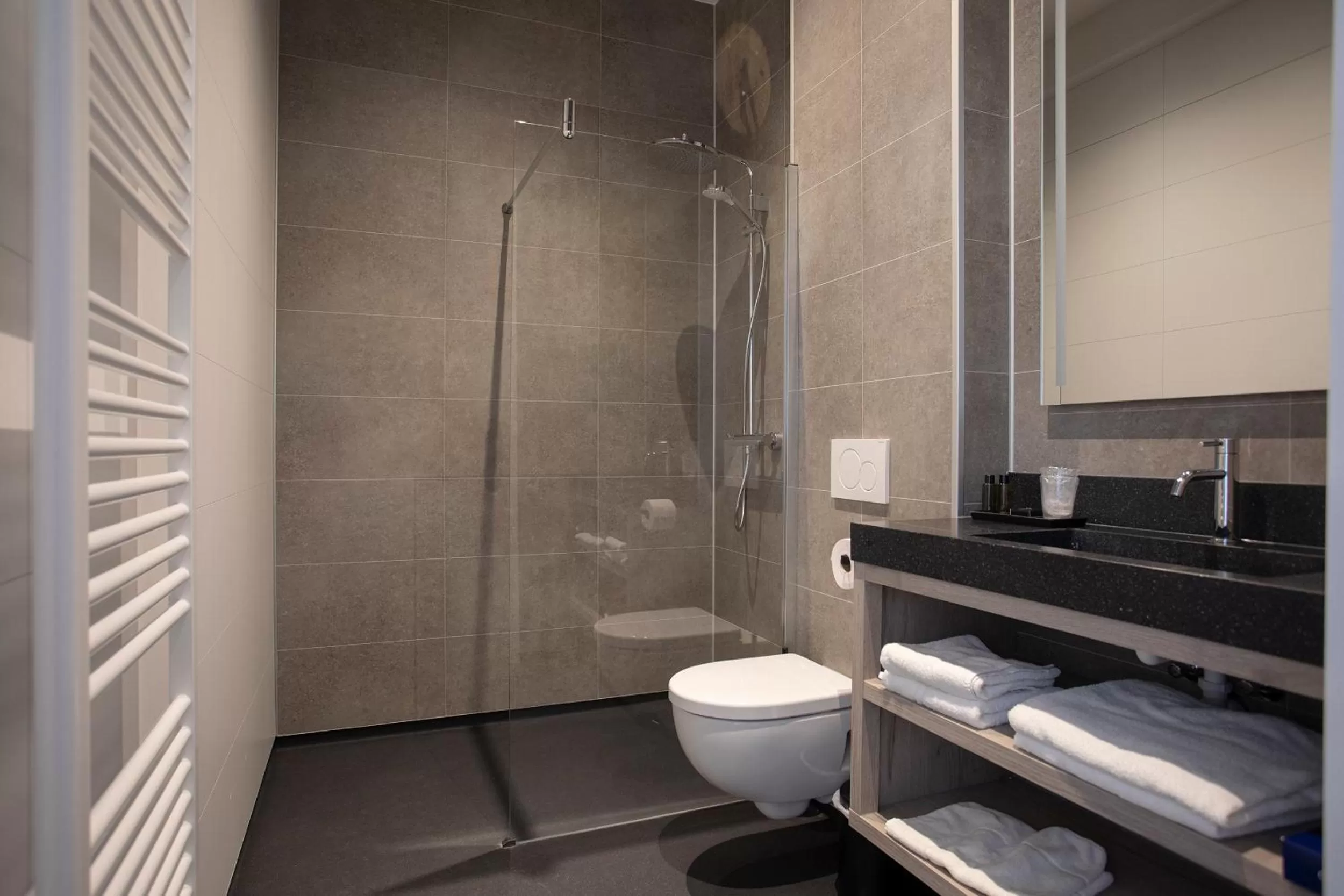 Bathroom in Hotel Tholen