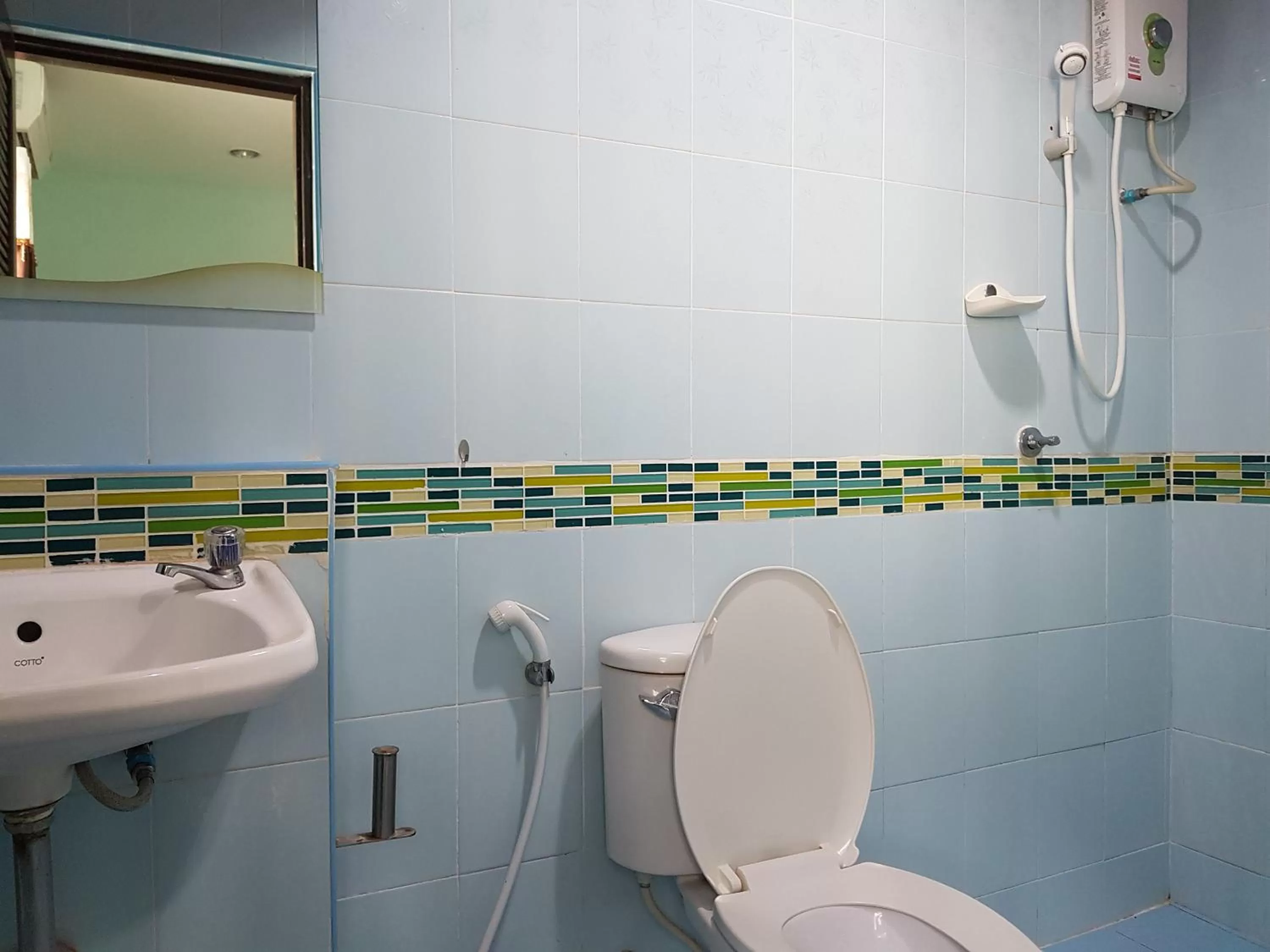 Toilet in Excel Hotel Bangkok former Sri Krungthep Hotel