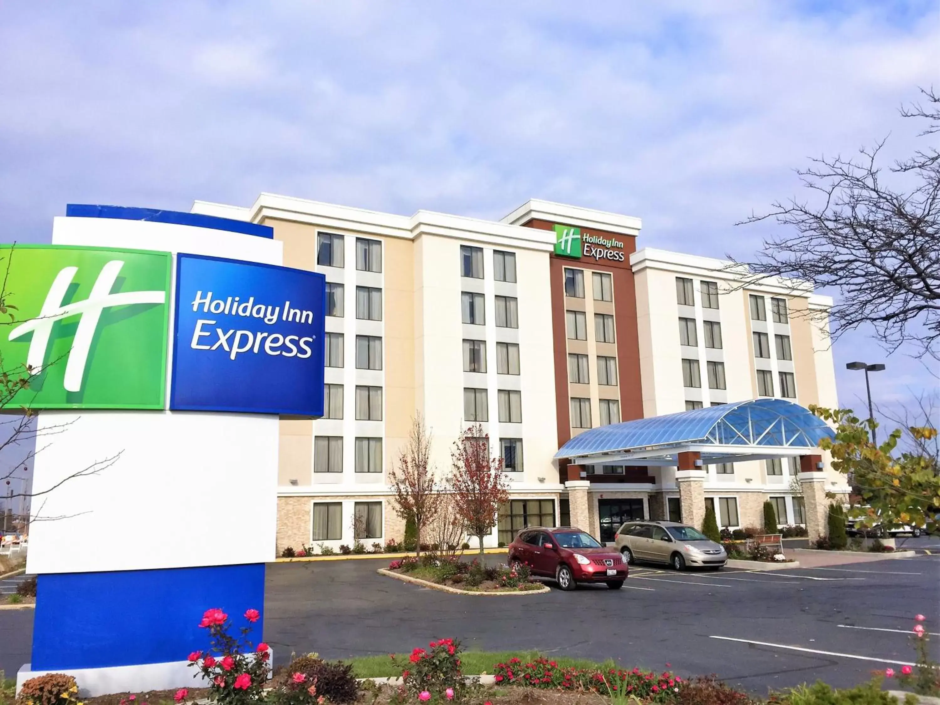 Property Building in Holiday Inn Express Chicago NW - Arlington Heights, an IHG Hotel