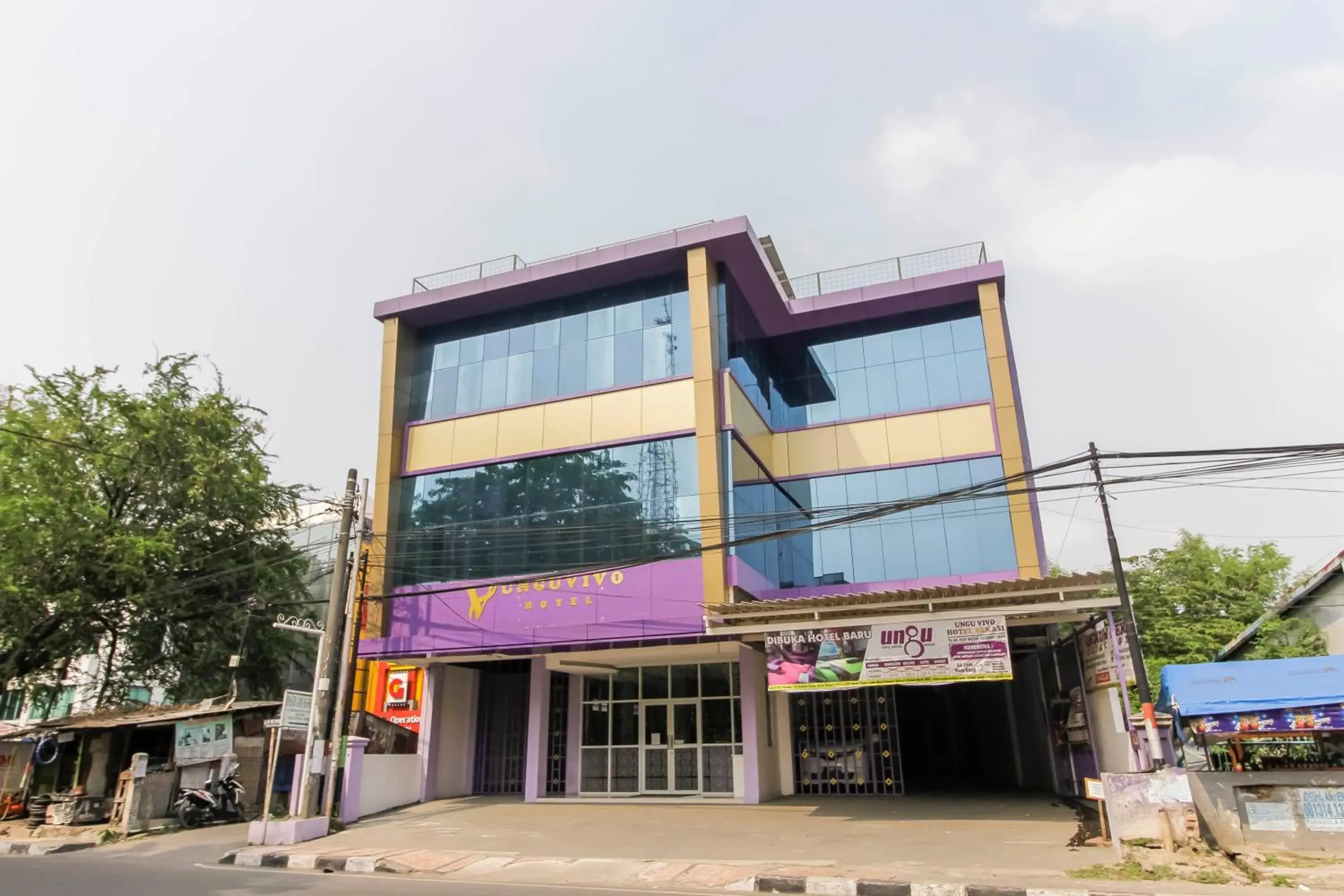 Property Building in RedDoorz Plus near Stasiun Bekasi