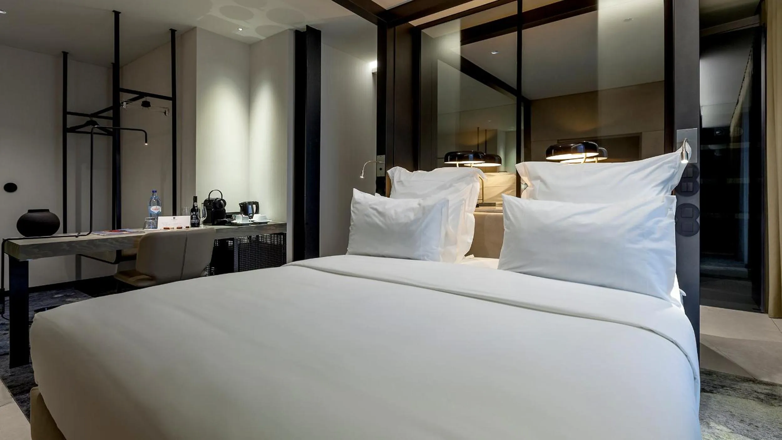 Bed in Porto Royal Bridges Hotel