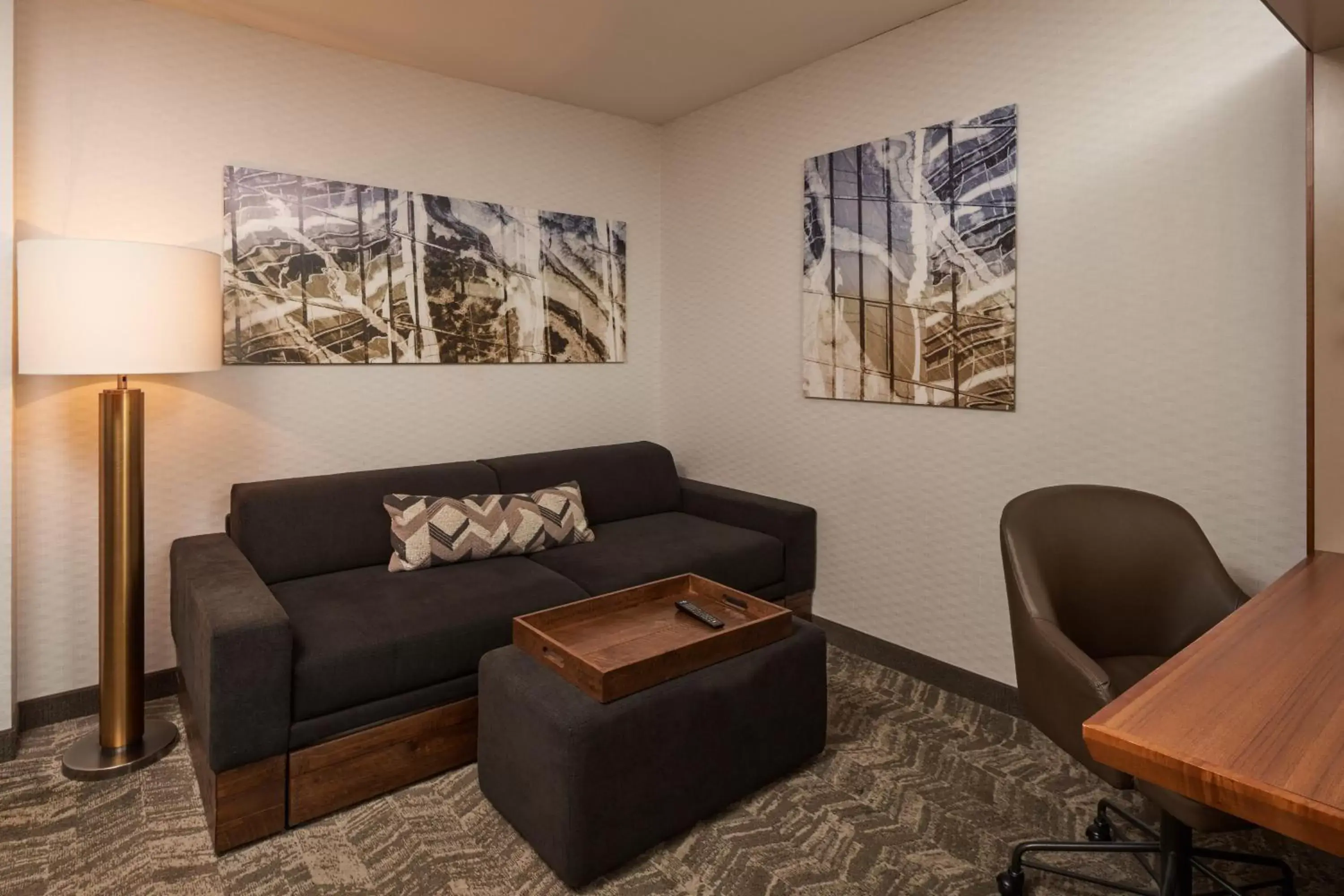 Photo of the whole room, Seating Area in SpringHill Suites by Marriott Philadelphia Airport / Ridley Park