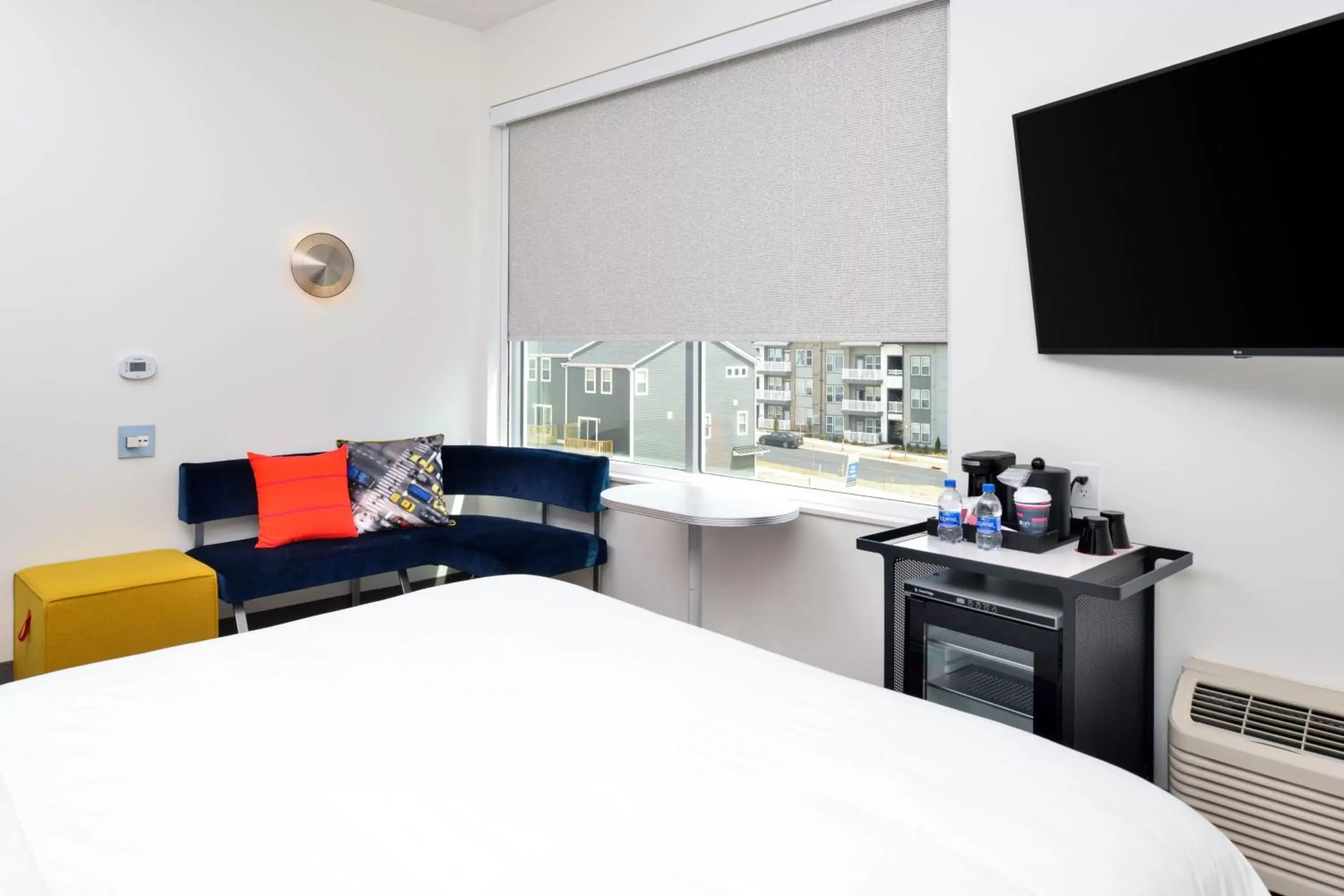 Photo of the whole room, Bed in Aloft Charlotte Airport