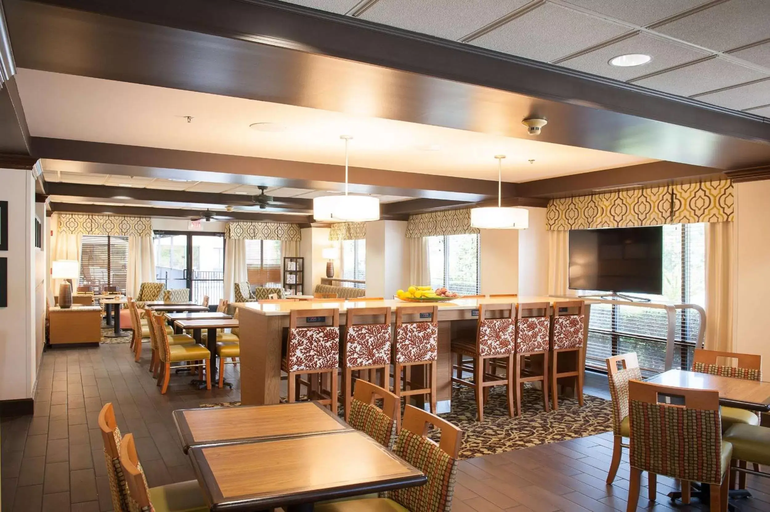 Lobby or reception, Restaurant/Places to Eat in Hampton Inn Pensacola-Airport