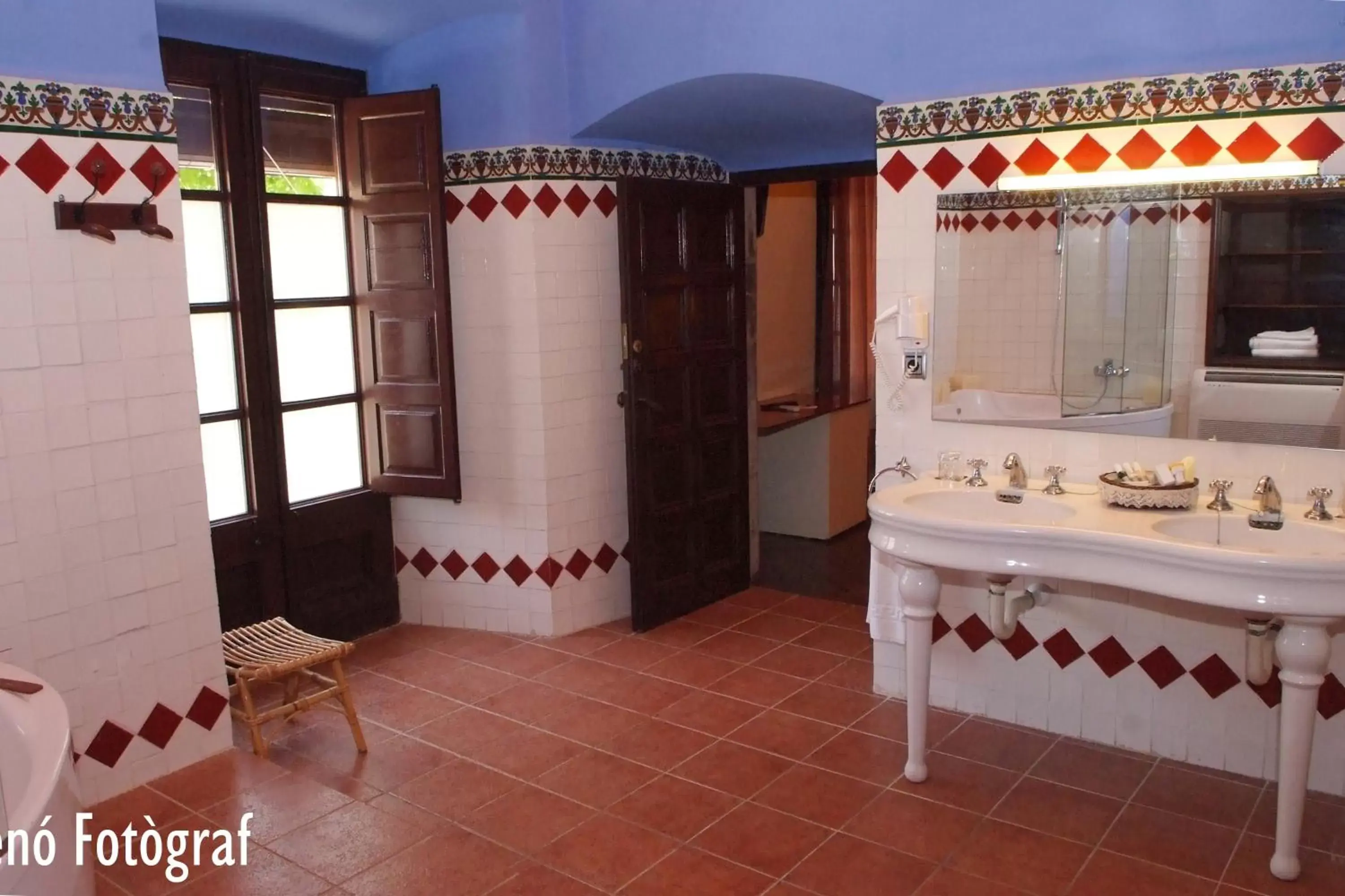 Bathroom in RVHotels Hotel Palau Lo Mirador