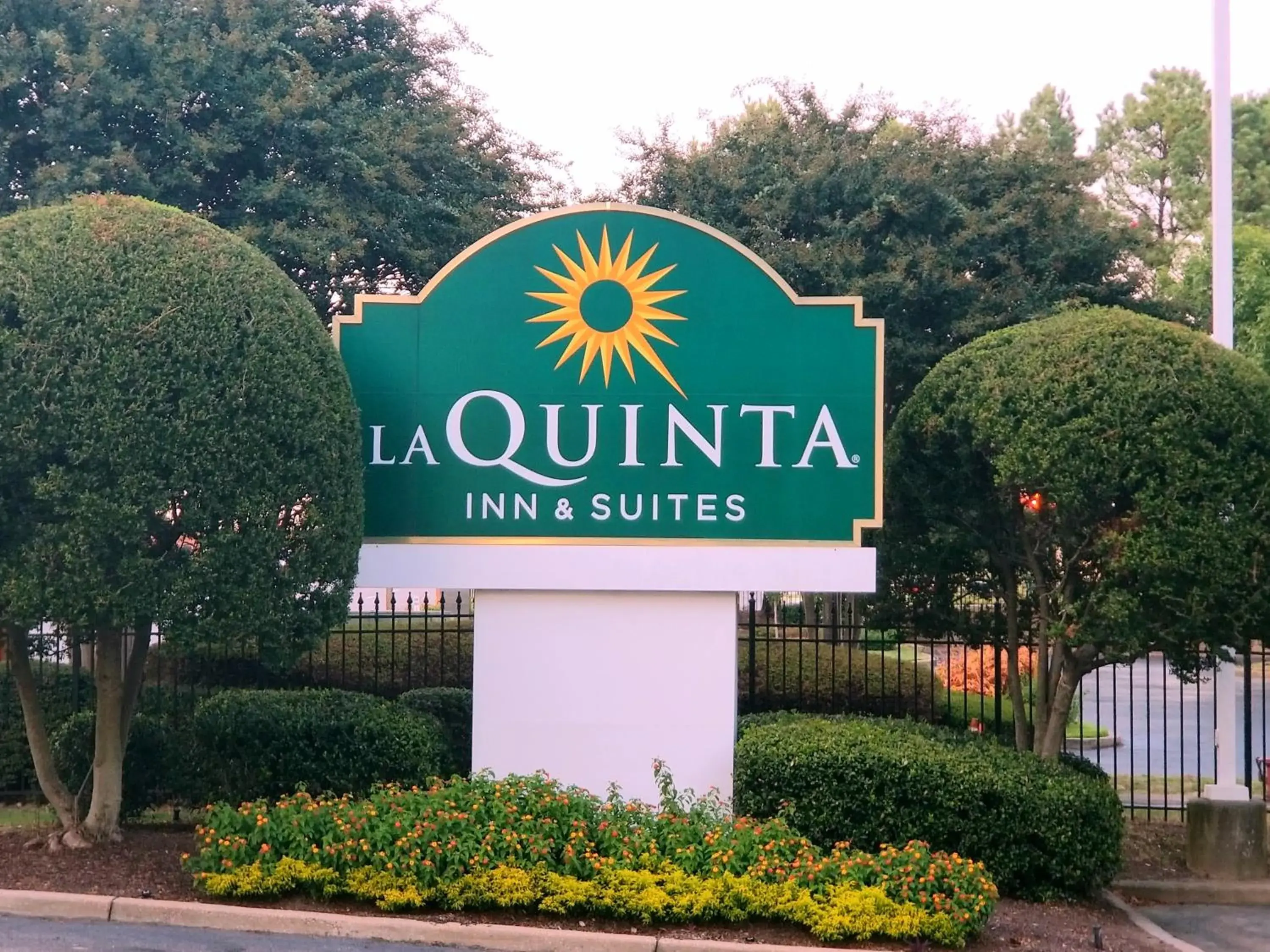Property logo or sign, Property Building in La Quinta by Wyndham Memphis Primacy Parkway