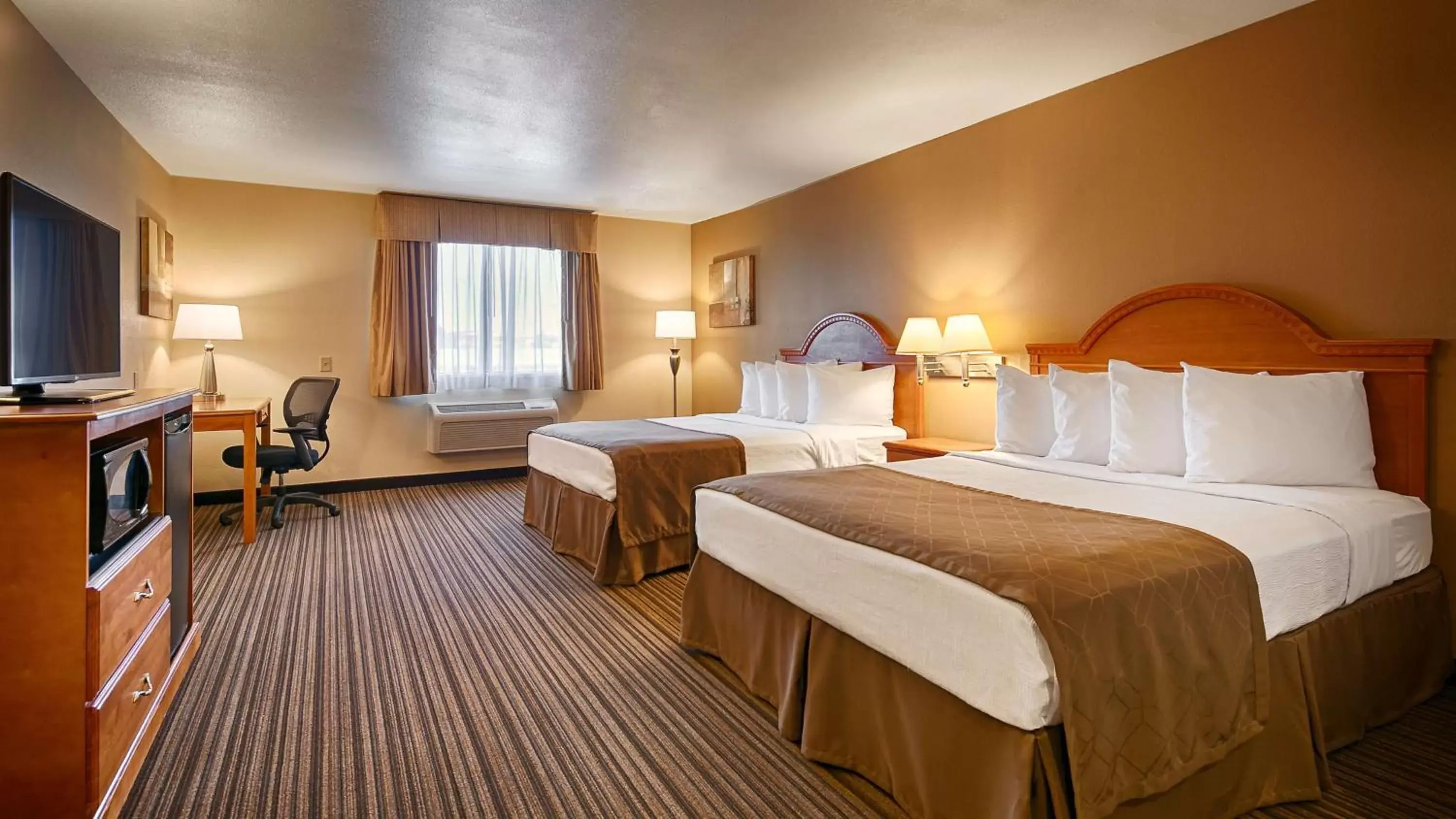 Queen Room with Two Queen Beds and Roll-In Shower- Mobility Access/Non-Smoking in Best Western East El Paso Inn Queen Room with Two Queen Beds and Roll-In Shower- Mobility Access/Non-Smoking in Best Western East El Paso Inn