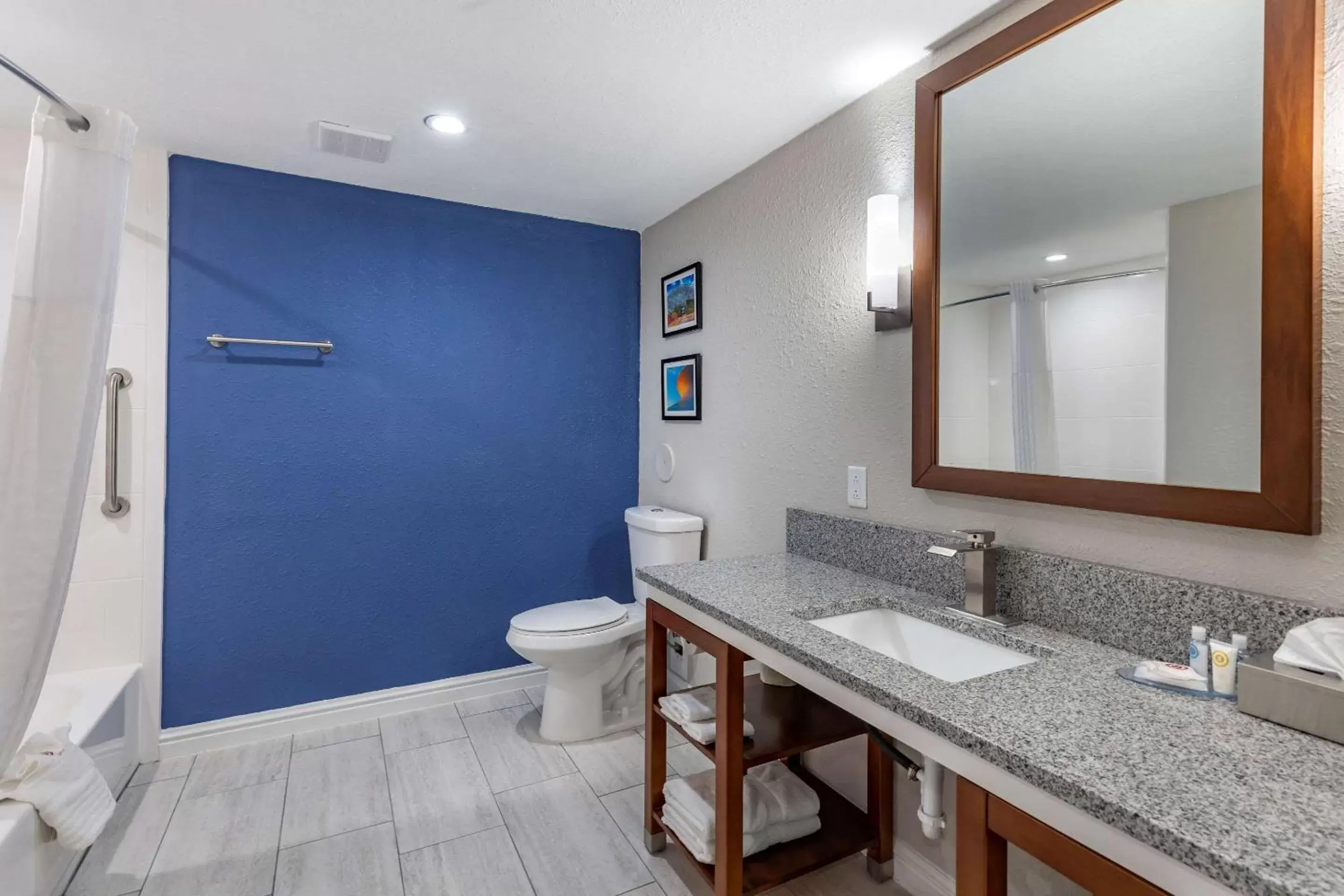 Bedroom, Bathroom in Comfort Suites St Louis - Sunset Hills