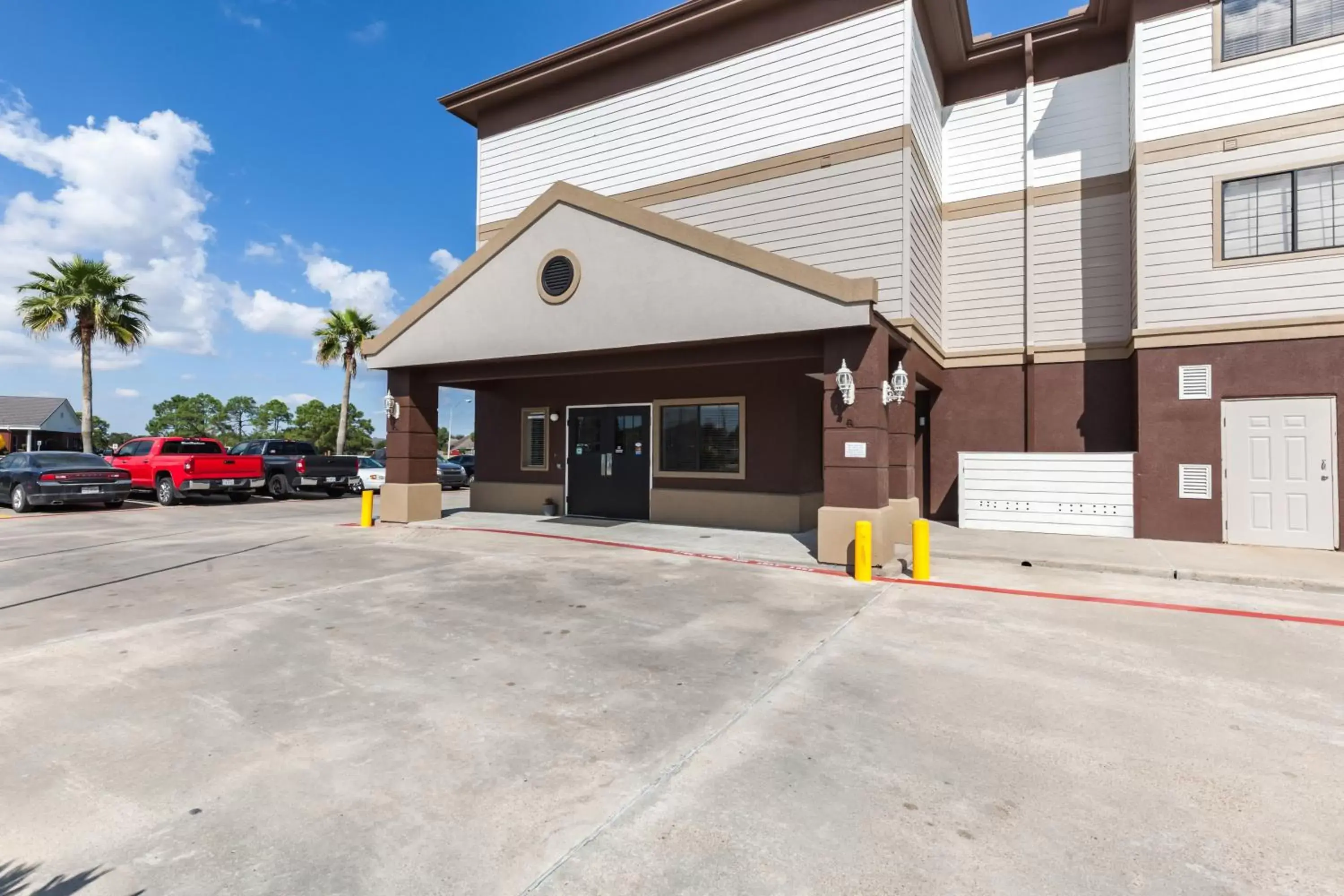 Facade/entrance, Property Building in Studio 6-Port Arthur, TX - SE