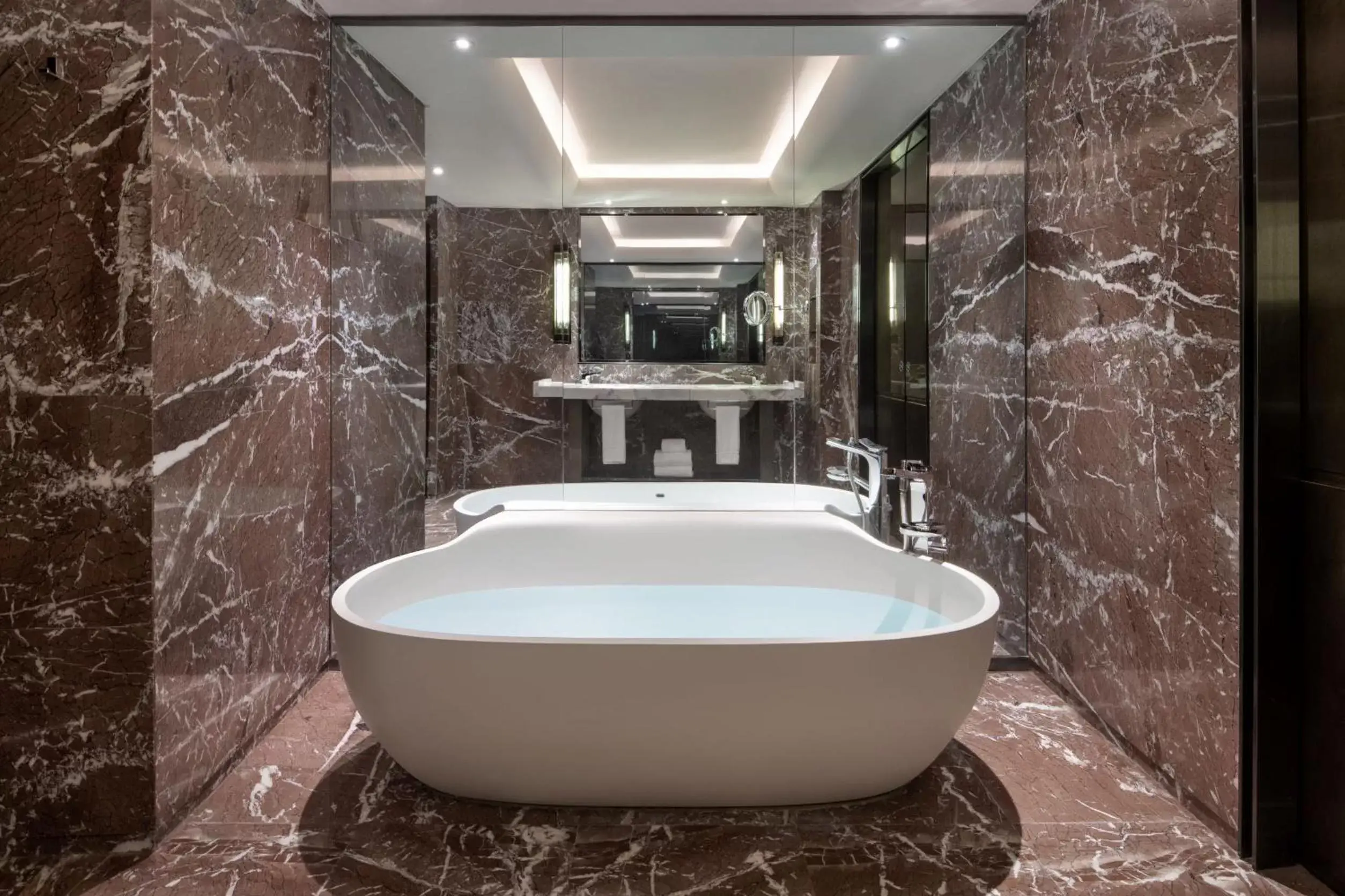 Bath, Bathroom in Four Seasons Hotel Guangzhou - Free Shuttle Bus to Canton Fair Complex during Canton Fair period