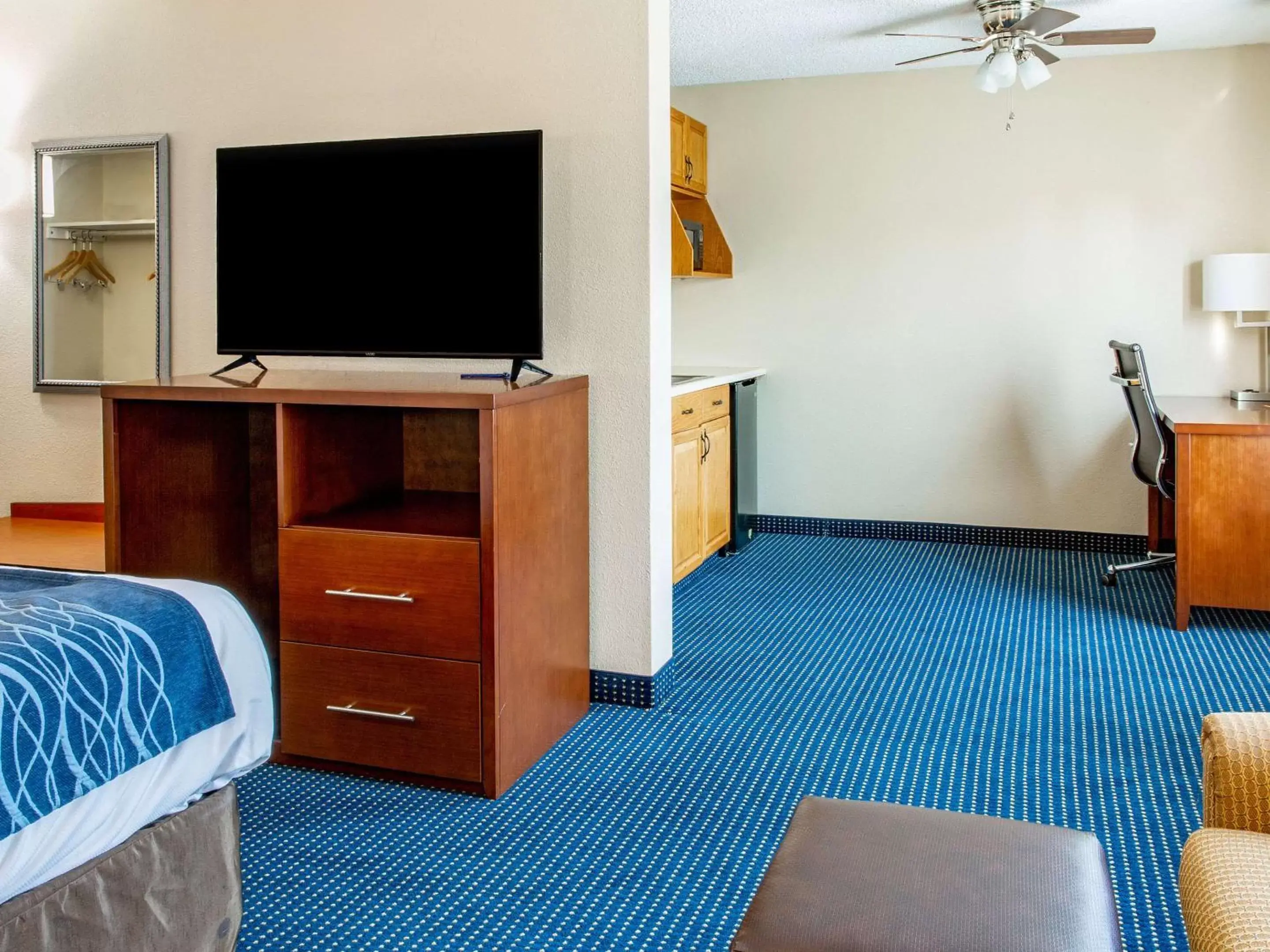 TV/Entertainment Center in Comfort Inn Piketon