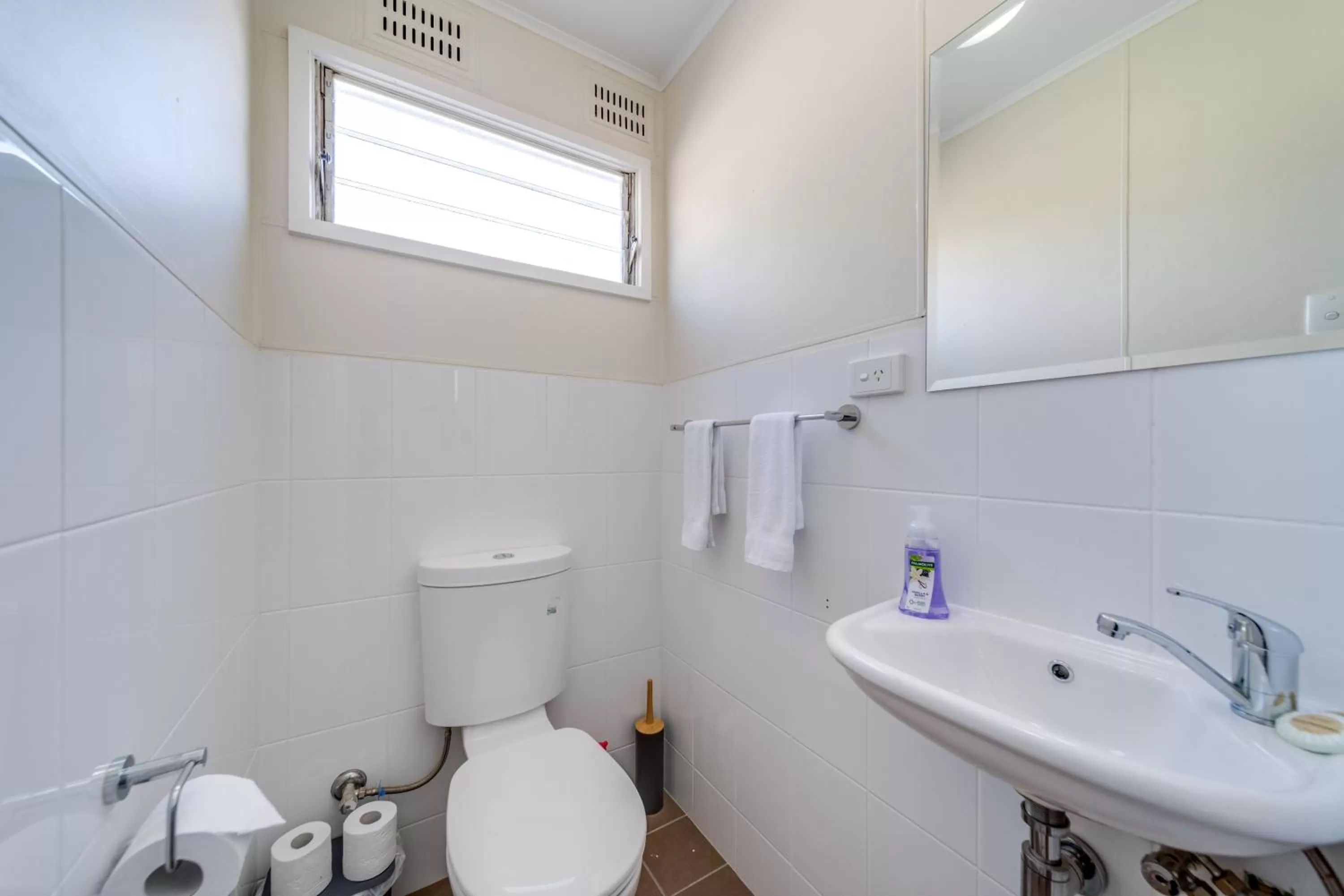 Bathroom in Black Sheep Motel Goulburn