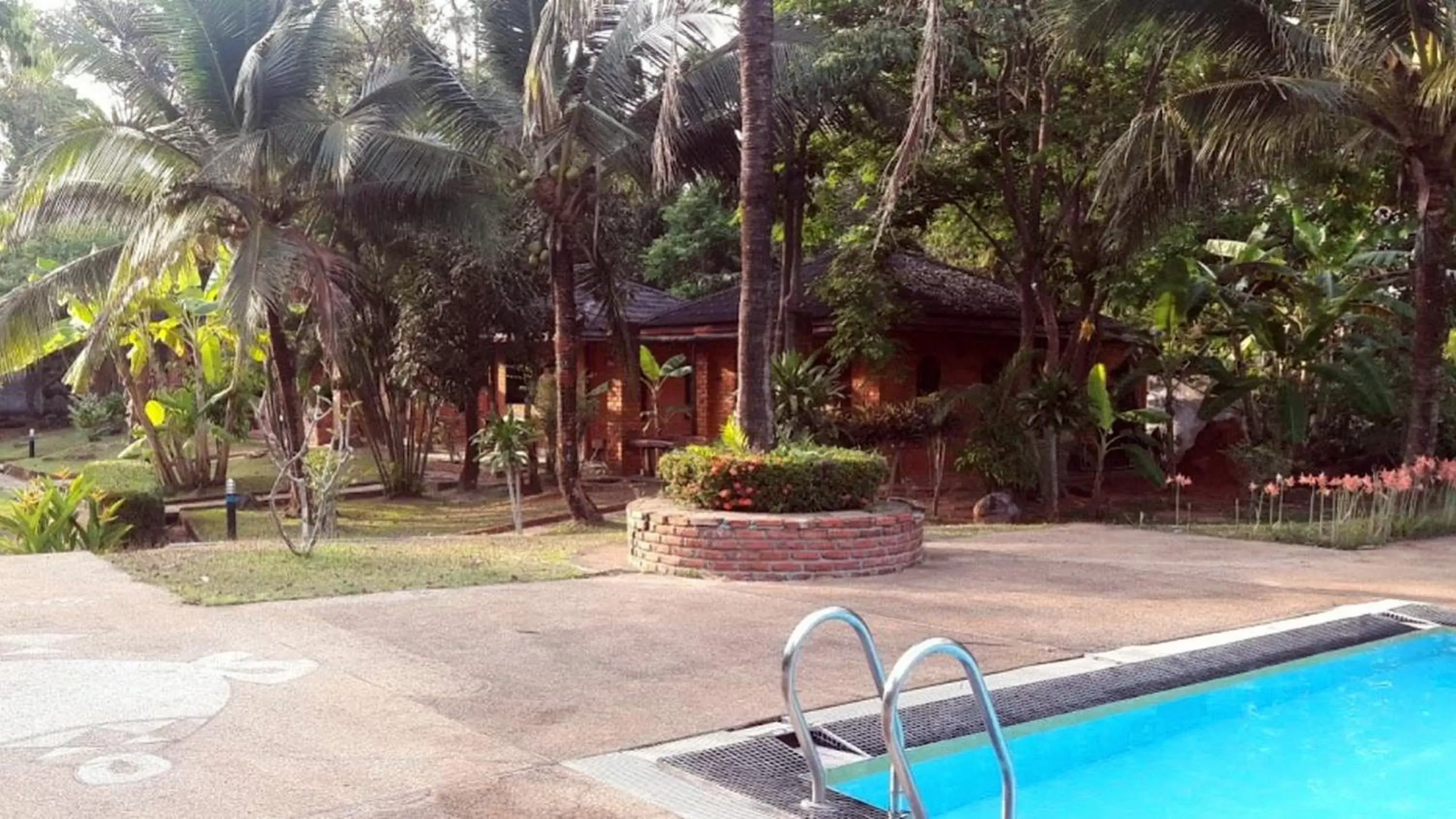 Garden, Swimming Pool in Doo Dee Boutique Resort by Swiss Chalet