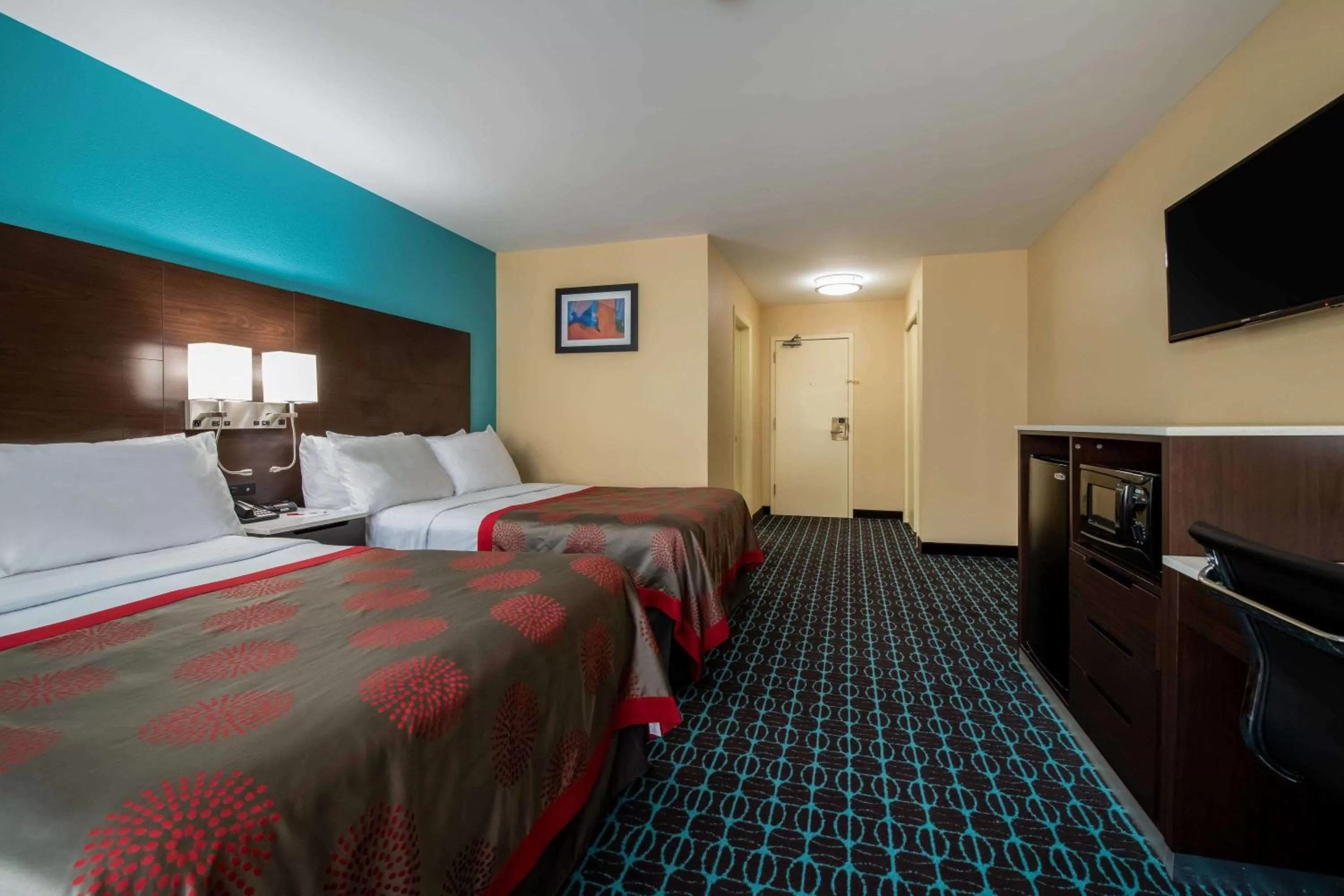 Photo of the whole room, Bed in Ramada by Wyndham Groton Mystic