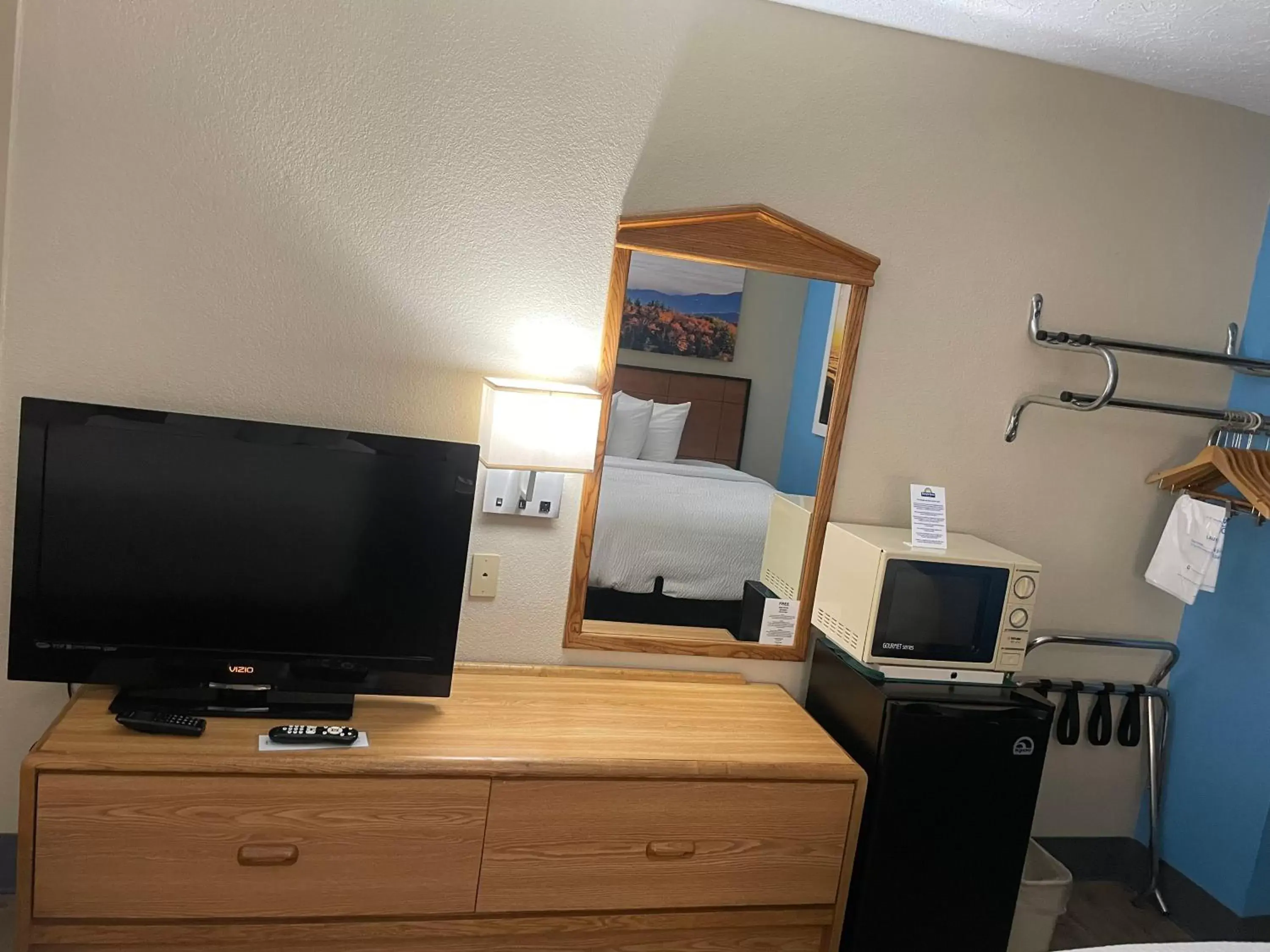 TV and multimedia, TV/Entertainment Center in Days Inn by Wyndham Lexington