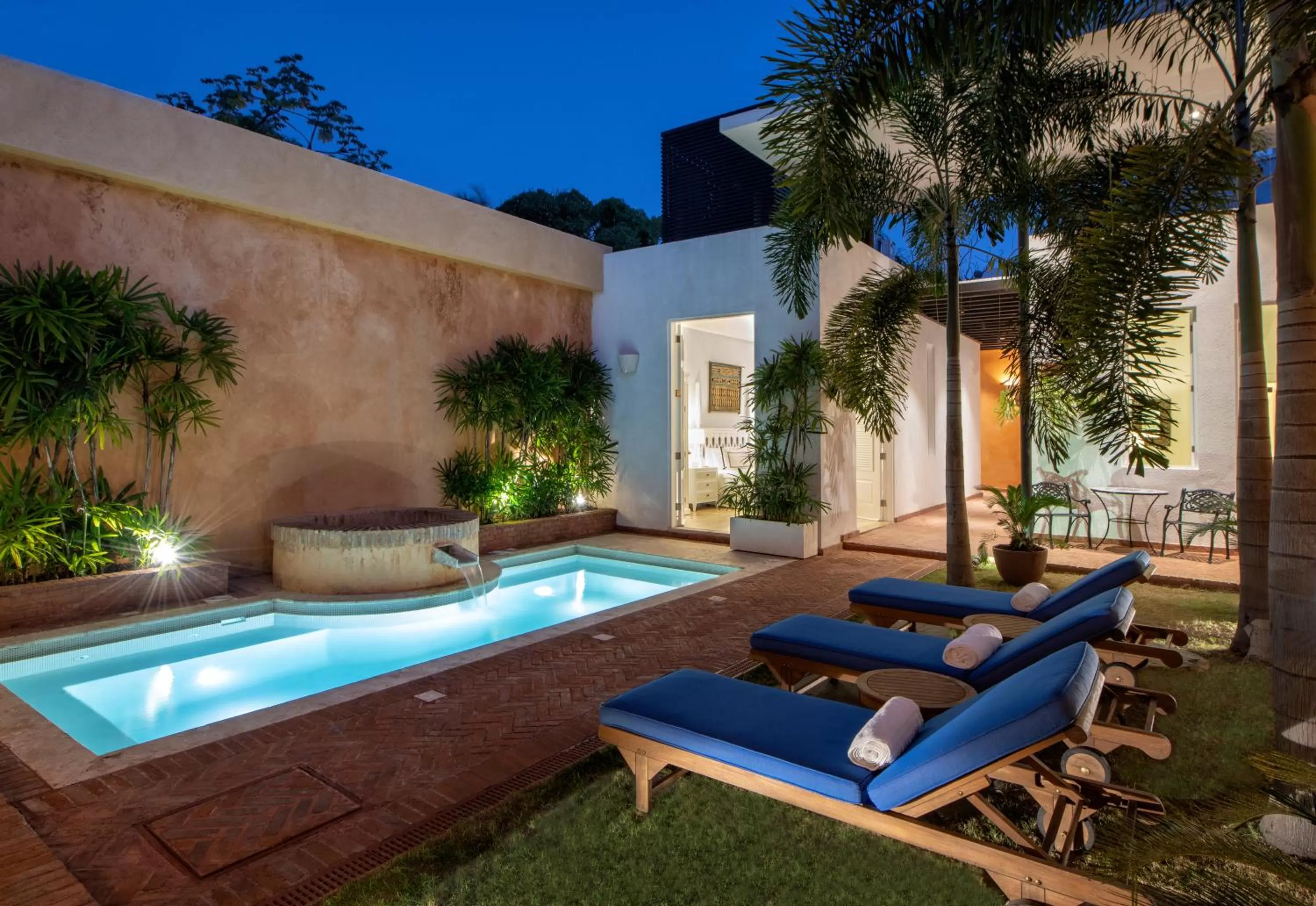 Patio in Casas del XVI