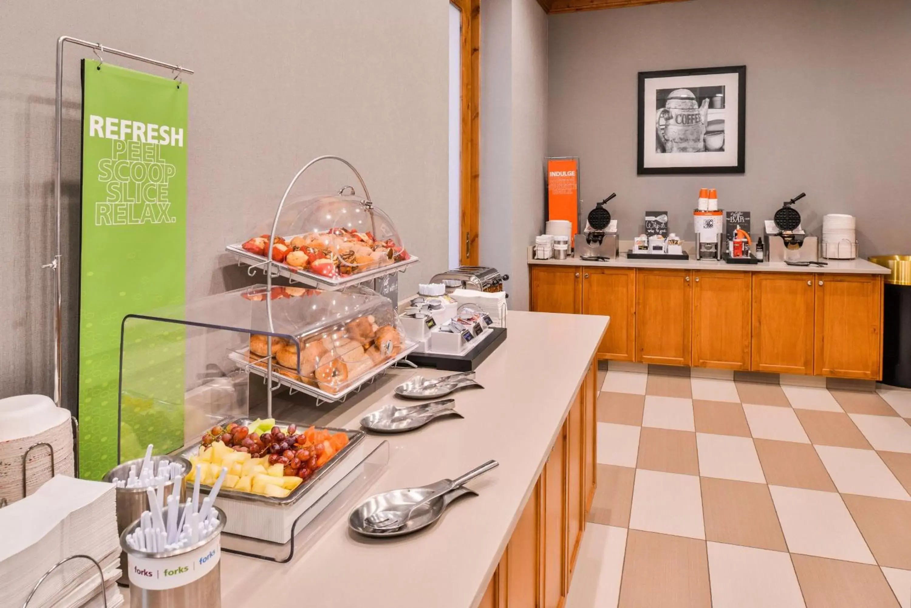 Dining area, Food in Hampton Inn and Suites Coeur d'Alene