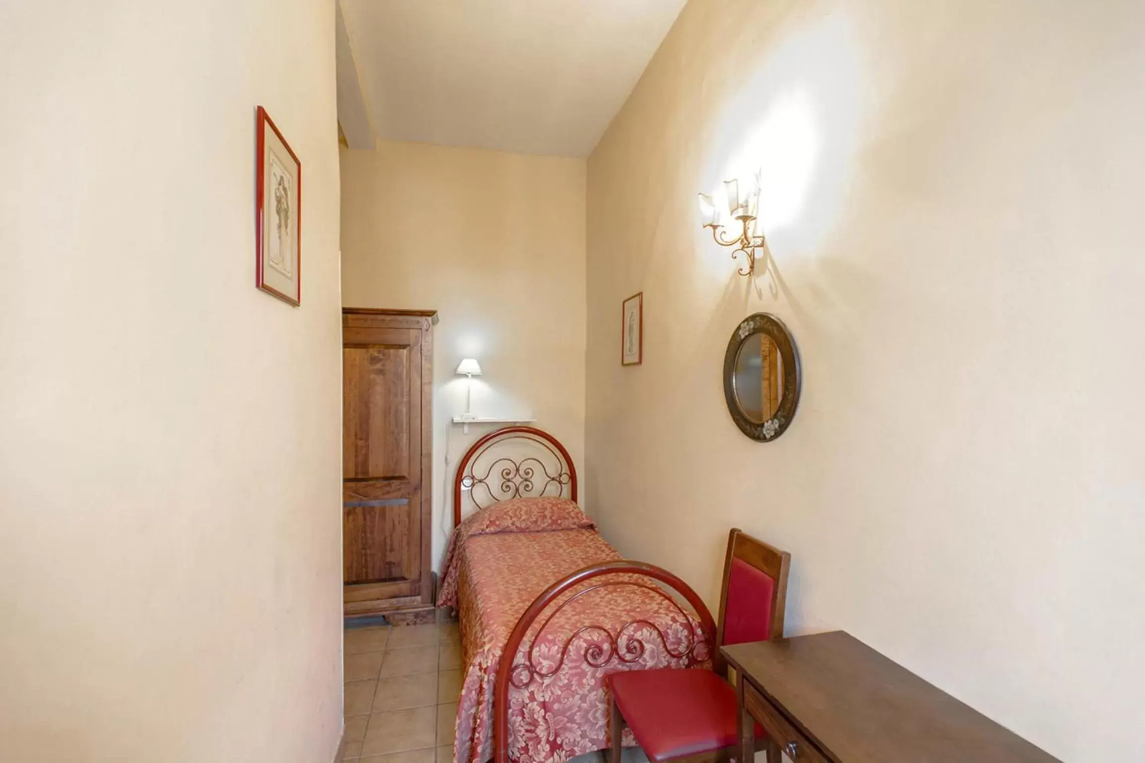 Photo of the whole room, Bed in Hotel Masaccio