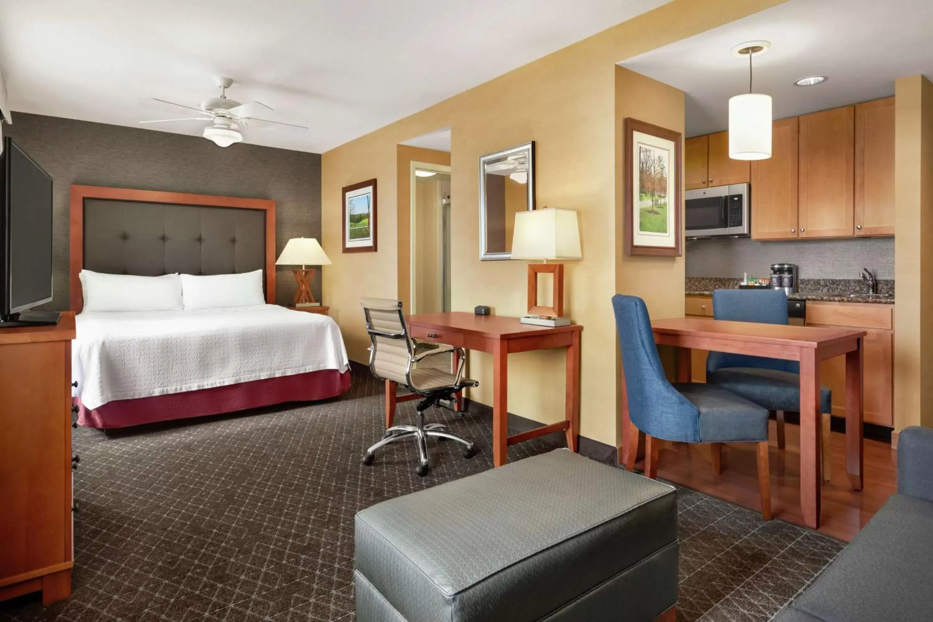 Bedroom in Homewood Suites by Hilton Allentown-West/Fogelsville