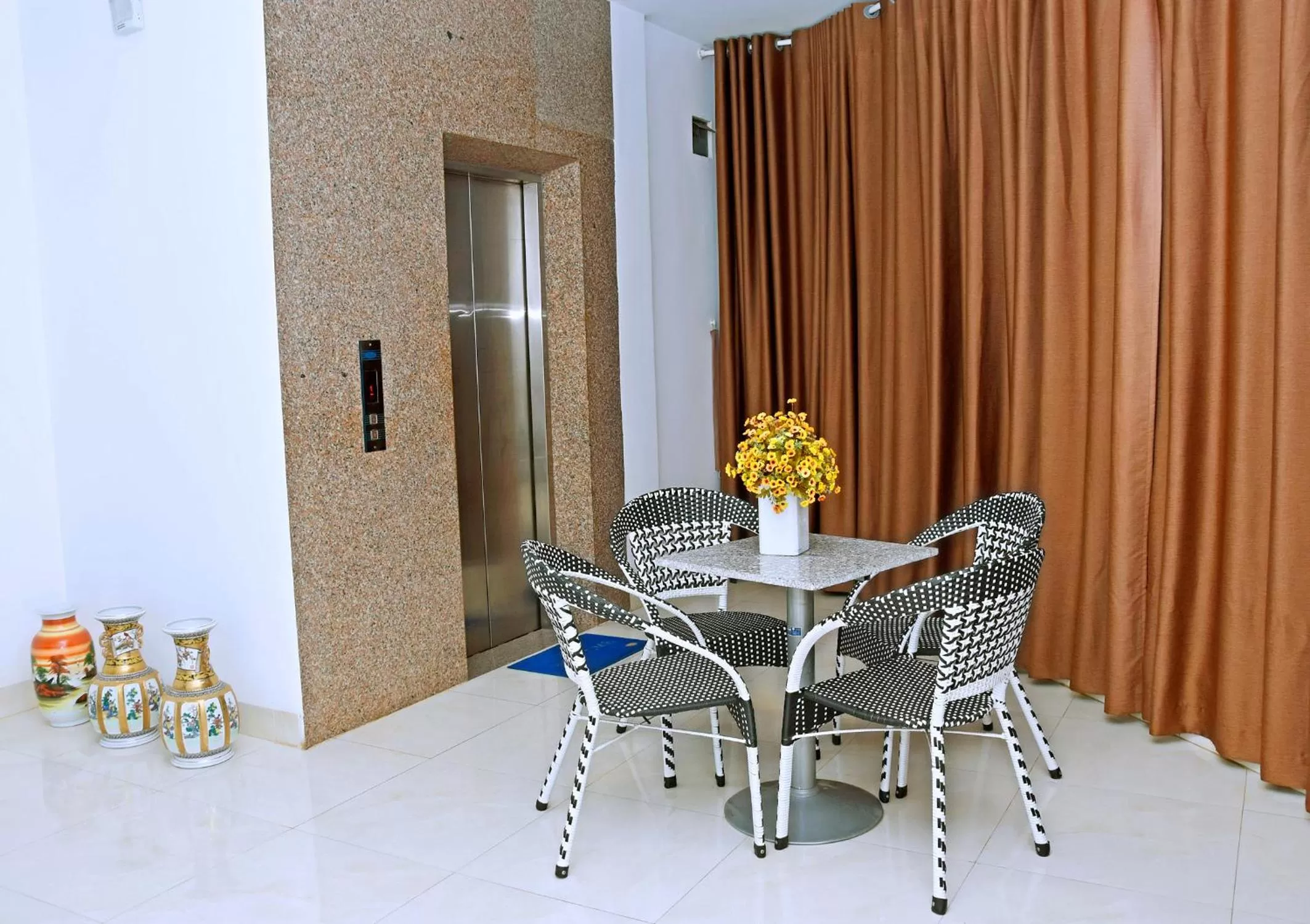 Khách Sạn Hiệp Thạnh