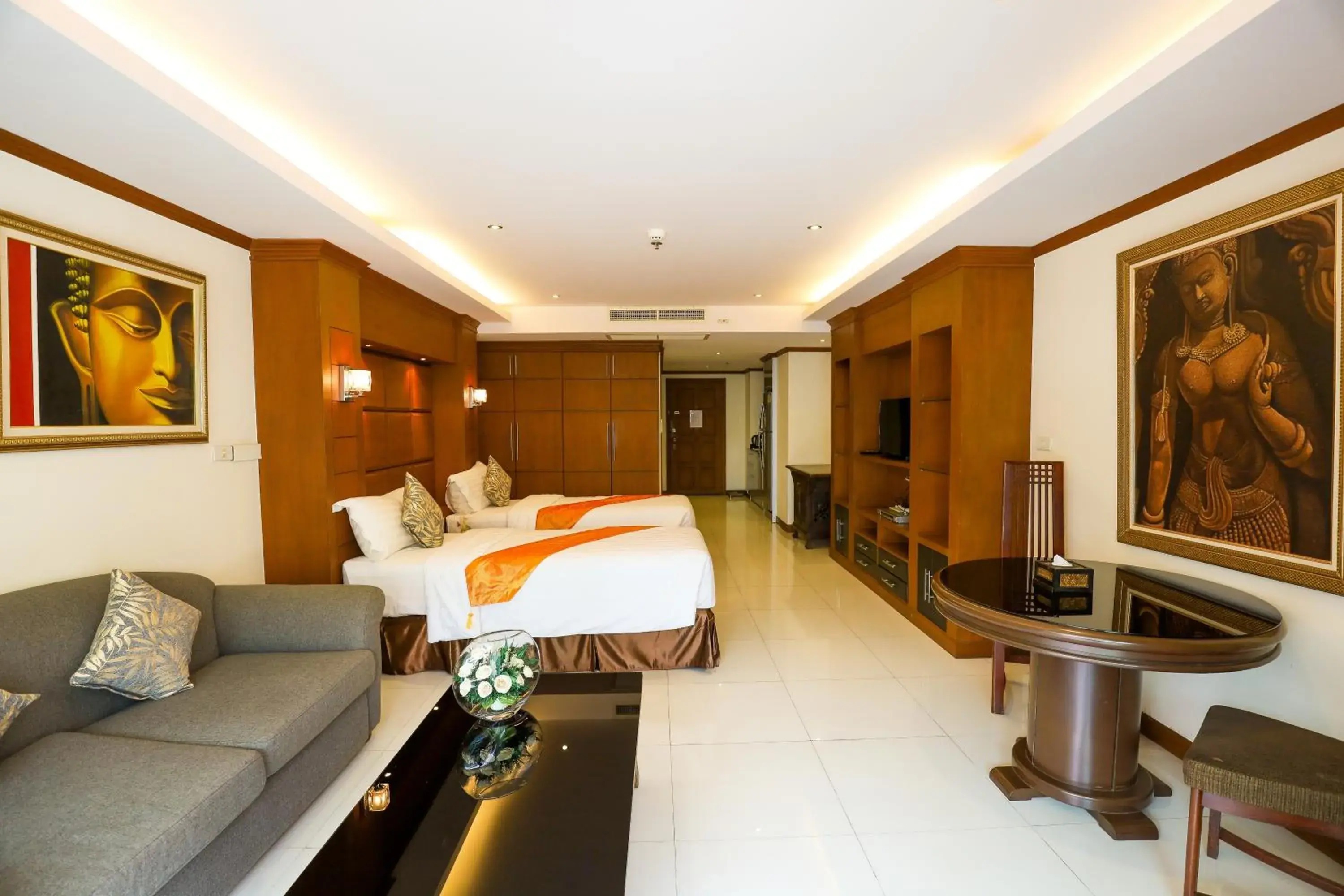 Photo of the whole room, Bed in Tara Court Hotel Photo of the whole room, Bed in Tara Court Hotel