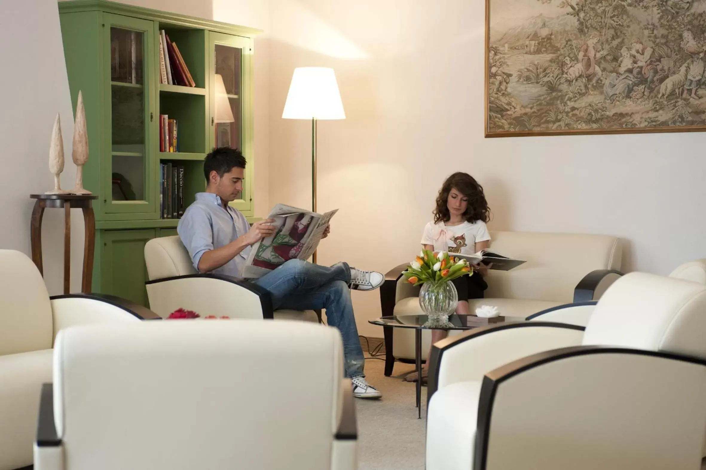 Communal lounge/ TV room in Hotel Corsignano