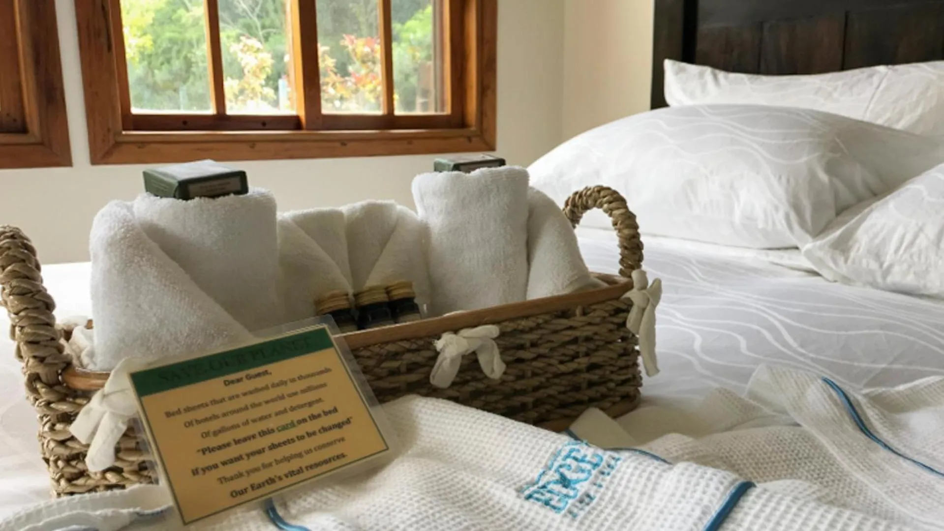 Decorative detail, Bed in Edgewater Dive & Spa Resort