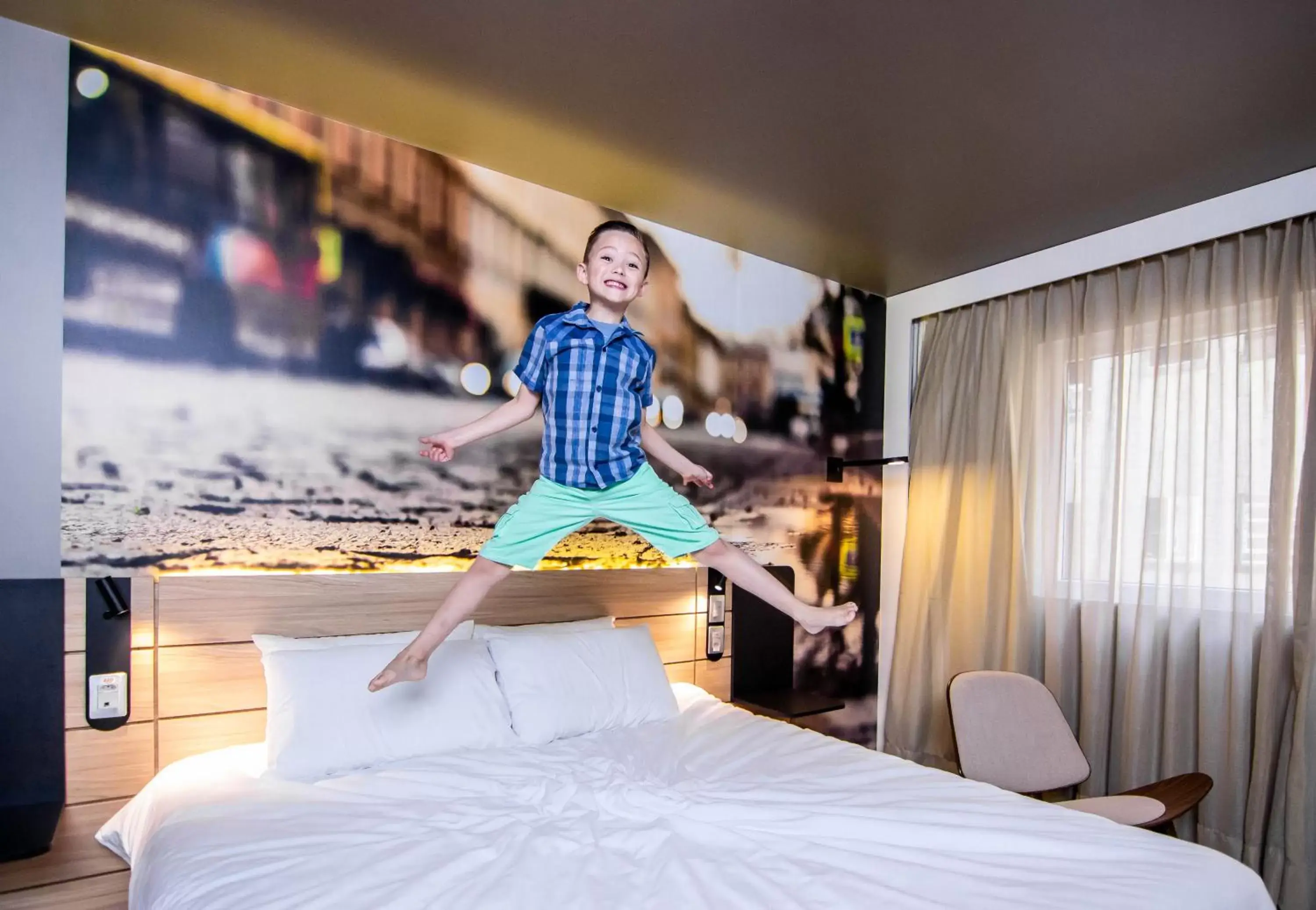 children in Novotel Curitiba Batel