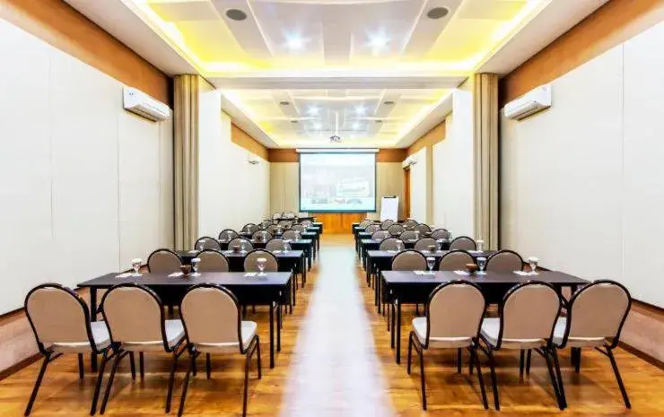 Meeting/conference room in Villa Damar